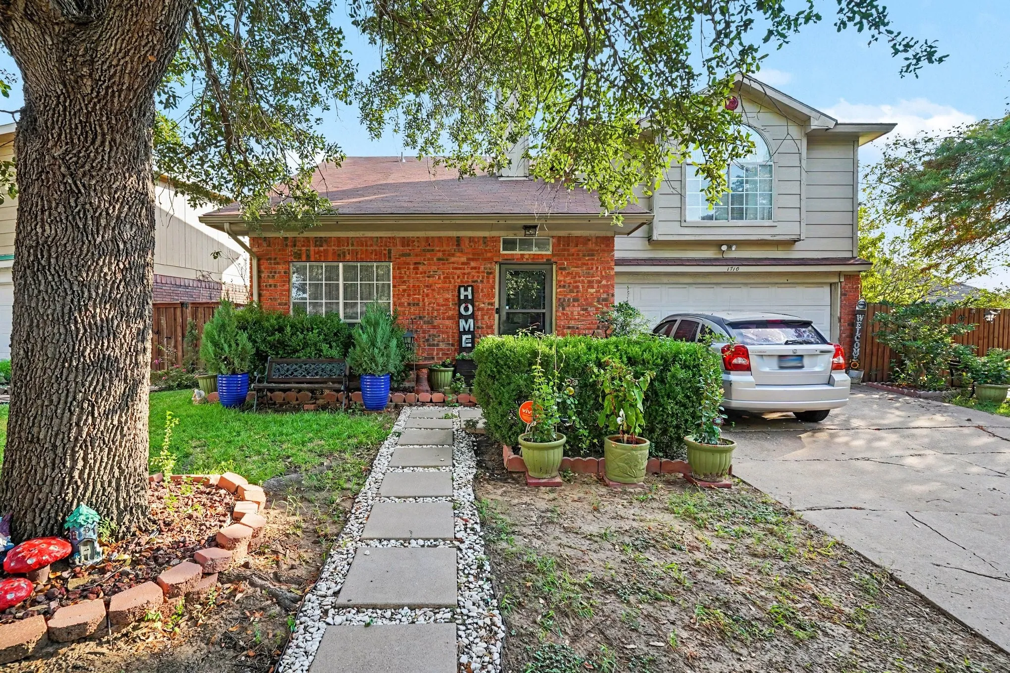 Single Family Residence For Sale in Tarrant County , 1710 Duster Circle, Arlington, Texas 76018, 3 Bedroom, 2 Bathroom, 2 Garage spaces, 1,354 Sqft, built in 1990, mls#21394000, Real Estate Agent in Arlington, Homes For Sale in Tarrant county, Homes For Sale in Arlington, Realtor in Arlington Texas, Real Estate Brokerage Independent Realty Texas, Luminita Cordes Realtor