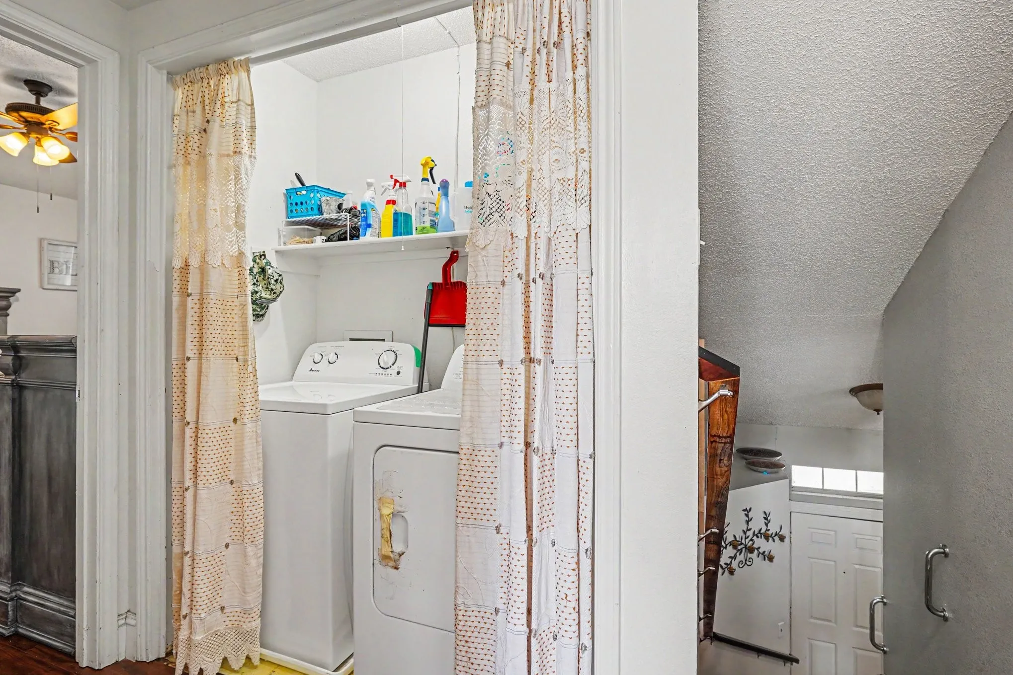 Single Family Residence For Sale in Tarrant County , 1710 Duster Circle, Arlington, Texas 76018, 3 Bedroom, 2 Bathroom, 2 Garage spaces, 1,354 Sqft, built in 1990, mls#21394000, Real Estate Agent in Arlington, Homes For Sale in Tarrant county, Homes For Sale in Arlington, Realtor in Arlington Texas, Real Estate Brokerage Independent Realty Texas, Luminita Cordes Realtor