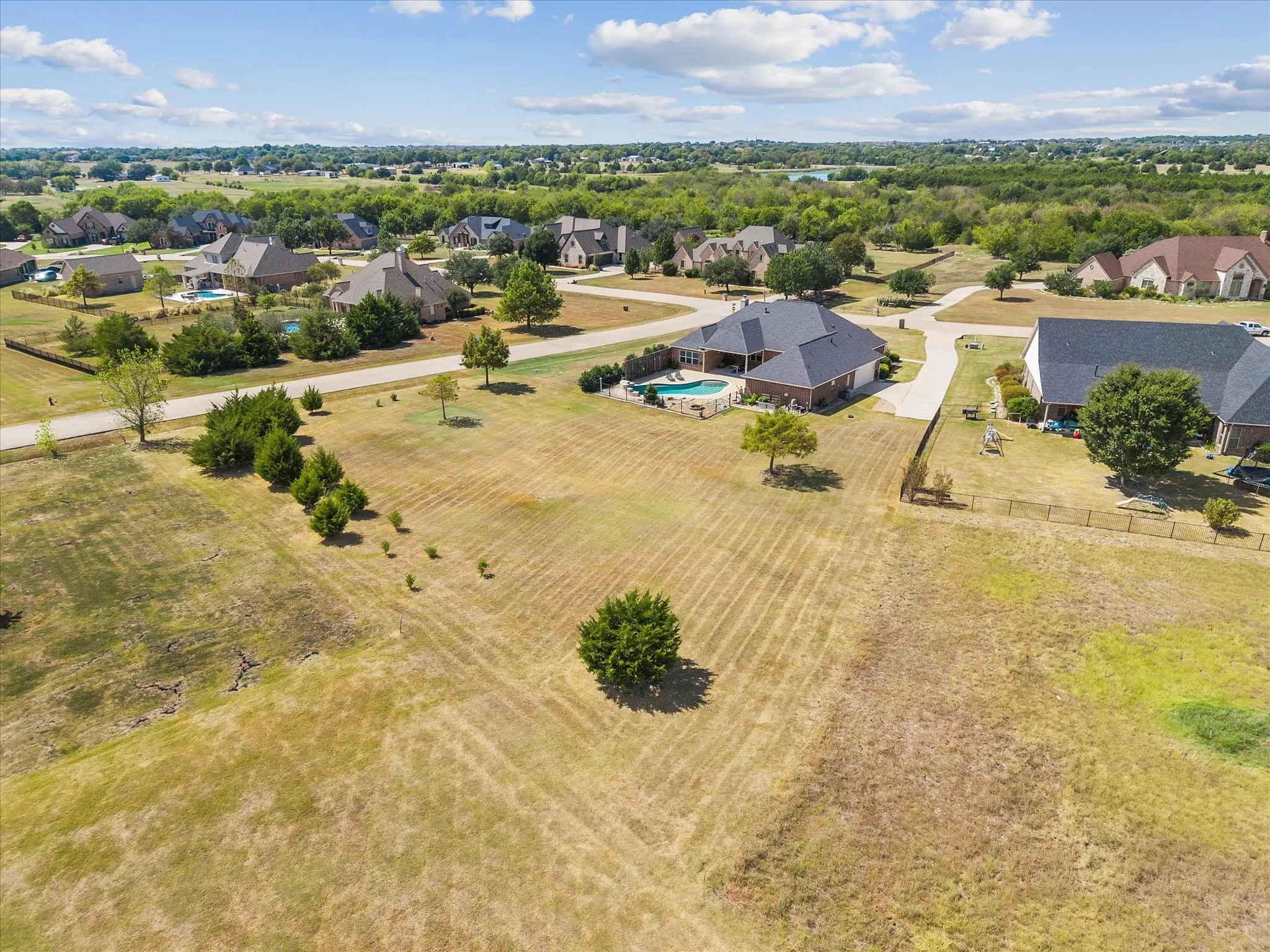 Single Family Residence For Sale in Rockwall County , 287 Pheasant Hill Drive, Mclendon Chisholm, Texas 75032, 4 Bedroom, 4 Bathroom, 2 Garage spaces, 3,091 Sqft, built in 2011, mls#21393914, Real Estate Agent in Mclendon Chisholm, Homes For Sale in Rockwall county, Homes For Sale in Mclendon Chisholm, Realtor in Mclendon Chisholm Texas, Real Estate Brokerage Independent Realty Texas, Luminita Cordes Realtor