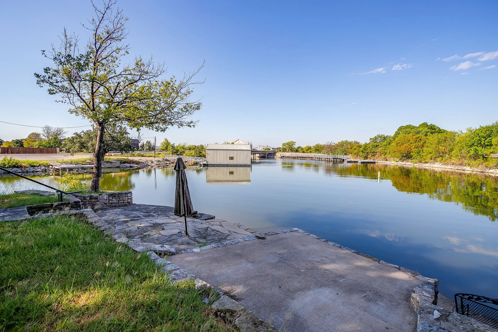 Mobile Home For Sale in Hood County , 201 Brazos Harbor Drive, Granbury, Texas 76048, 2 Bedroom, 2 Bathroom, Garage spaces, 980 Sqft, built in 1984, mls#21375925, Real Estate Agent in Granbury, Homes For Sale in Hood county, Homes For Sale in Granbury, Realtor in Granbury Texas, Real Estate Brokerage Independent Realty Texas, Luminita Cordes Realtor