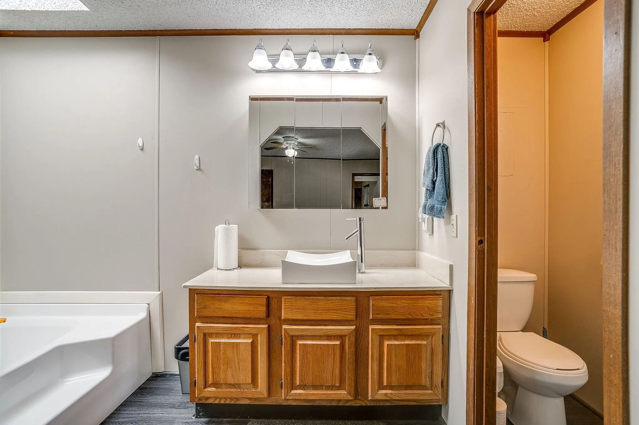 Mobile Home For Sale in Hood County , 201 Brazos Harbor Drive, Granbury, Texas 76048, 2 Bedroom, 2 Bathroom, Garage spaces, 980 Sqft, built in 1984, mls#21375925, Real Estate Agent in Granbury, Homes For Sale in Hood county, Homes For Sale in Granbury, Realtor in Granbury Texas, Real Estate Brokerage Independent Realty Texas, Luminita Cordes Realtor