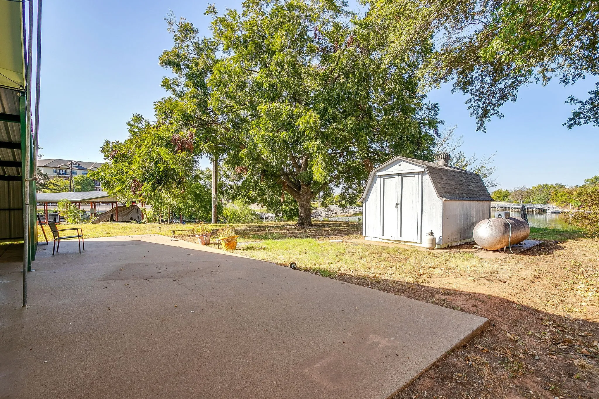 Mobile Home For Sale in Hood County , 201 Brazos Harbor Drive, Granbury, Texas 76048, 2 Bedroom, 2 Bathroom, Garage spaces, 980 Sqft, built in 1984, mls#21375925, Real Estate Agent in Granbury, Homes For Sale in Hood county, Homes For Sale in Granbury, Realtor in Granbury Texas, Real Estate Brokerage Independent Realty Texas, Luminita Cordes Realtor