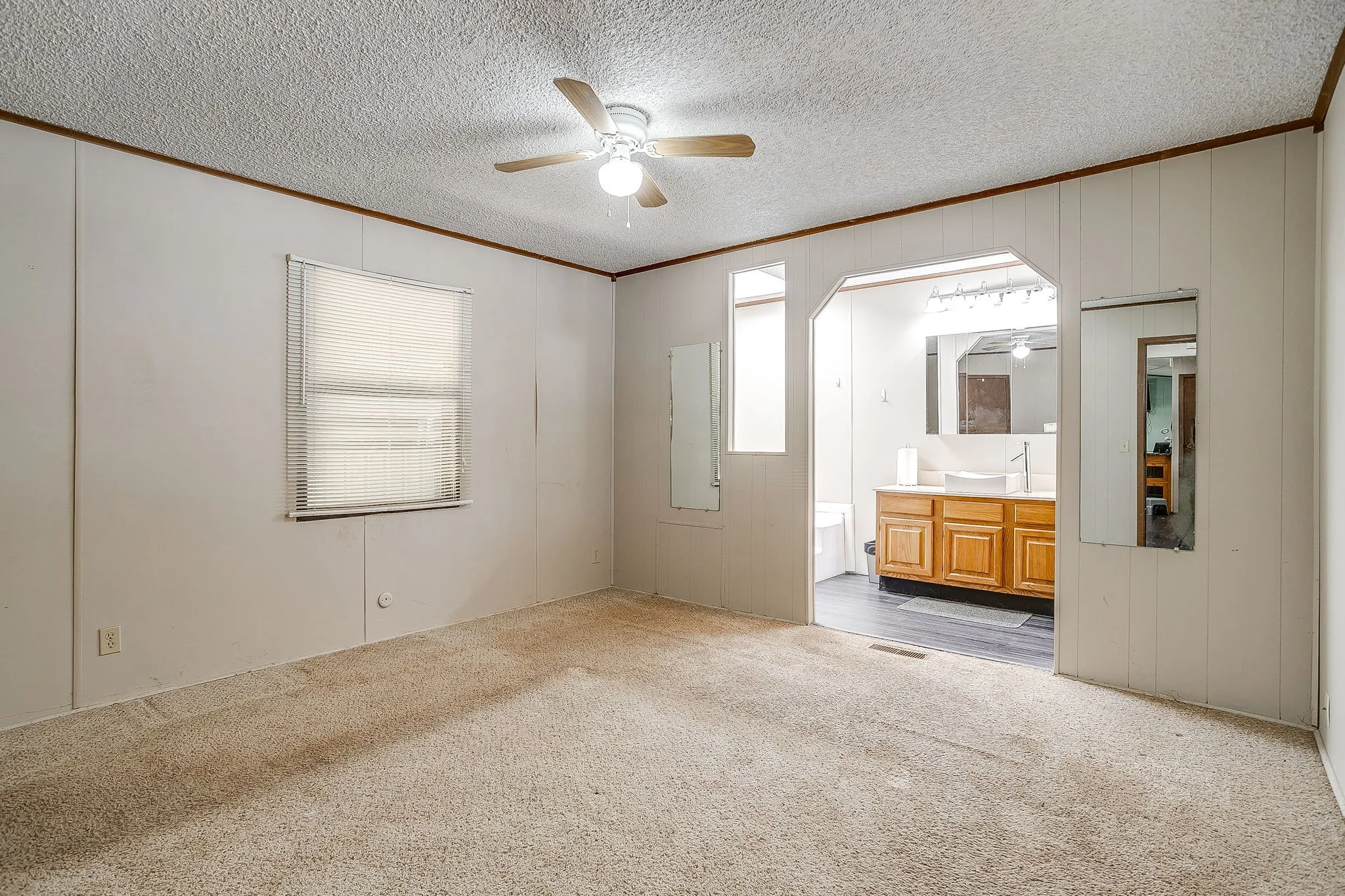 Mobile Home For Sale in Hood County , 201 Brazos Harbor Drive, Granbury, Texas 76048, 2 Bedroom, 2 Bathroom, Garage spaces, 980 Sqft, built in 1984, mls#21375925, Real Estate Agent in Granbury, Homes For Sale in Hood county, Homes For Sale in Granbury, Realtor in Granbury Texas, Real Estate Brokerage Independent Realty Texas, Luminita Cordes Realtor