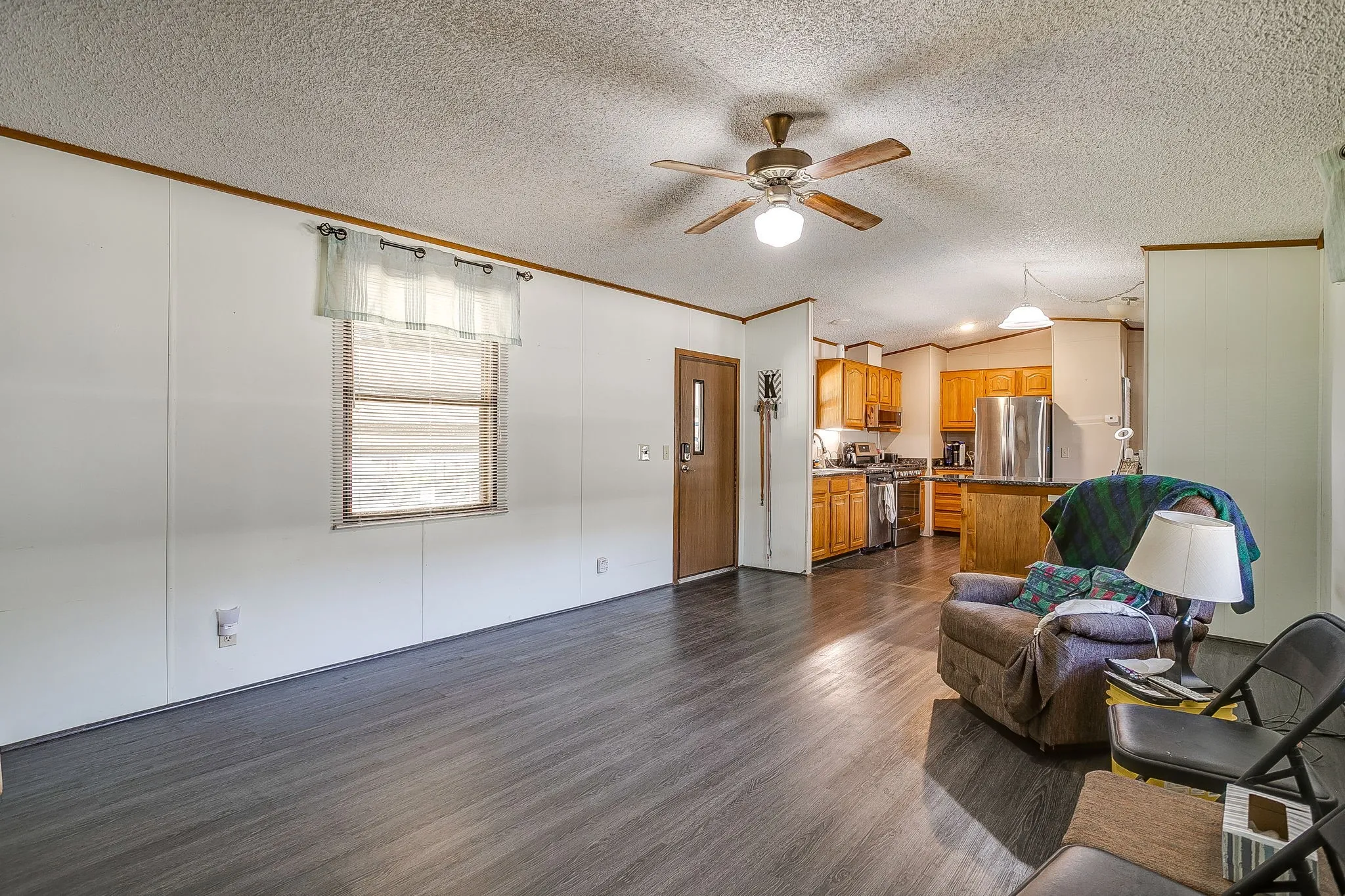 Mobile Home For Sale in Hood County , 201 Brazos Harbor Drive, Granbury, Texas 76048, 2 Bedroom, 2 Bathroom, Garage spaces, 980 Sqft, built in 1984, mls#21375925, Real Estate Agent in Granbury, Homes For Sale in Hood county, Homes For Sale in Granbury, Realtor in Granbury Texas, Real Estate Brokerage Independent Realty Texas, Luminita Cordes Realtor