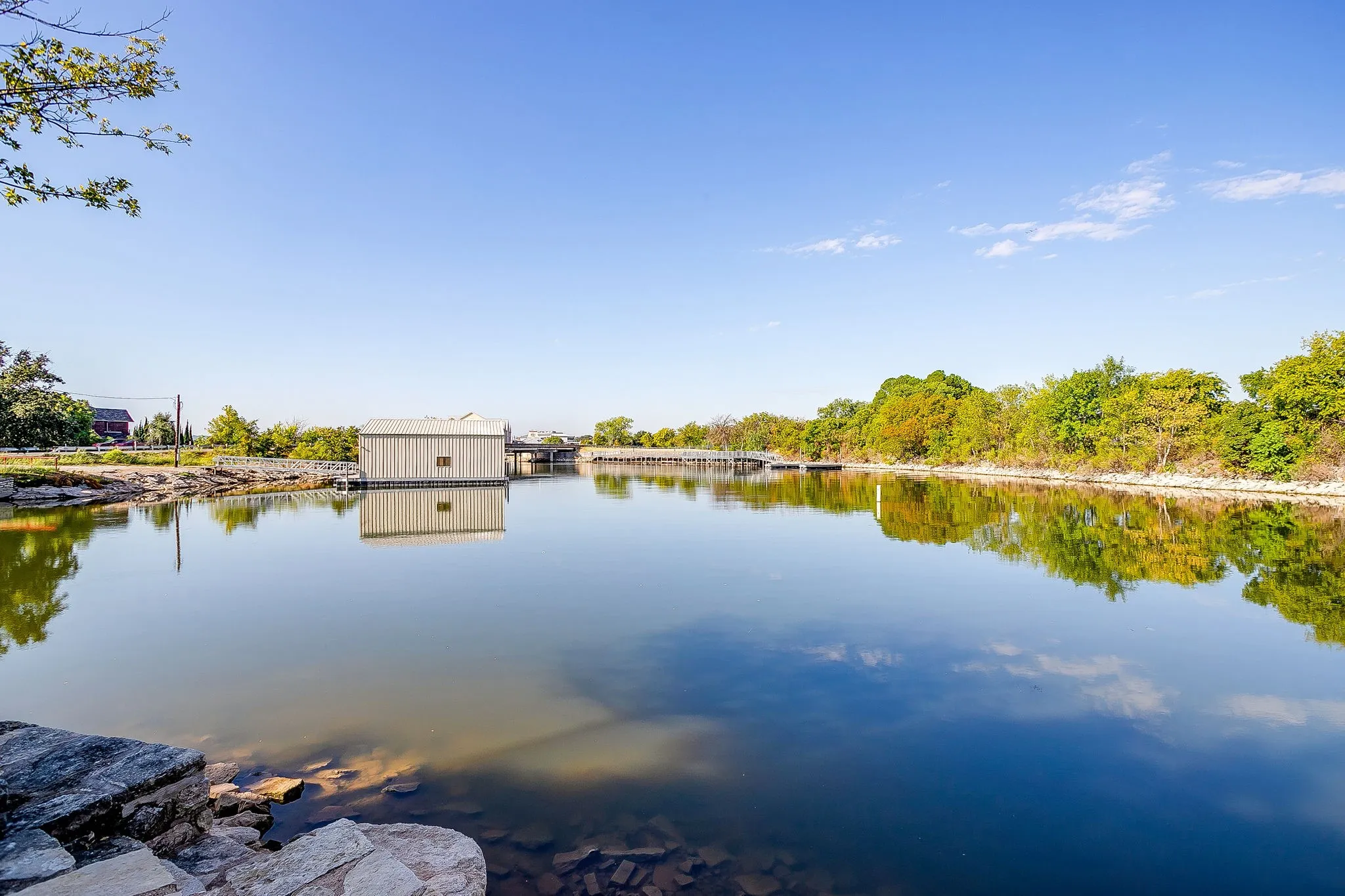 Mobile Home For Sale in Hood County , 201 Brazos Harbor Drive, Granbury, Texas 76048, 2 Bedroom, 2 Bathroom, Garage spaces, 980 Sqft, built in 1984, mls#21375925, Real Estate Agent in Granbury, Homes For Sale in Hood county, Homes For Sale in Granbury, Realtor in Granbury Texas, Real Estate Brokerage Independent Realty Texas, Luminita Cordes Realtor