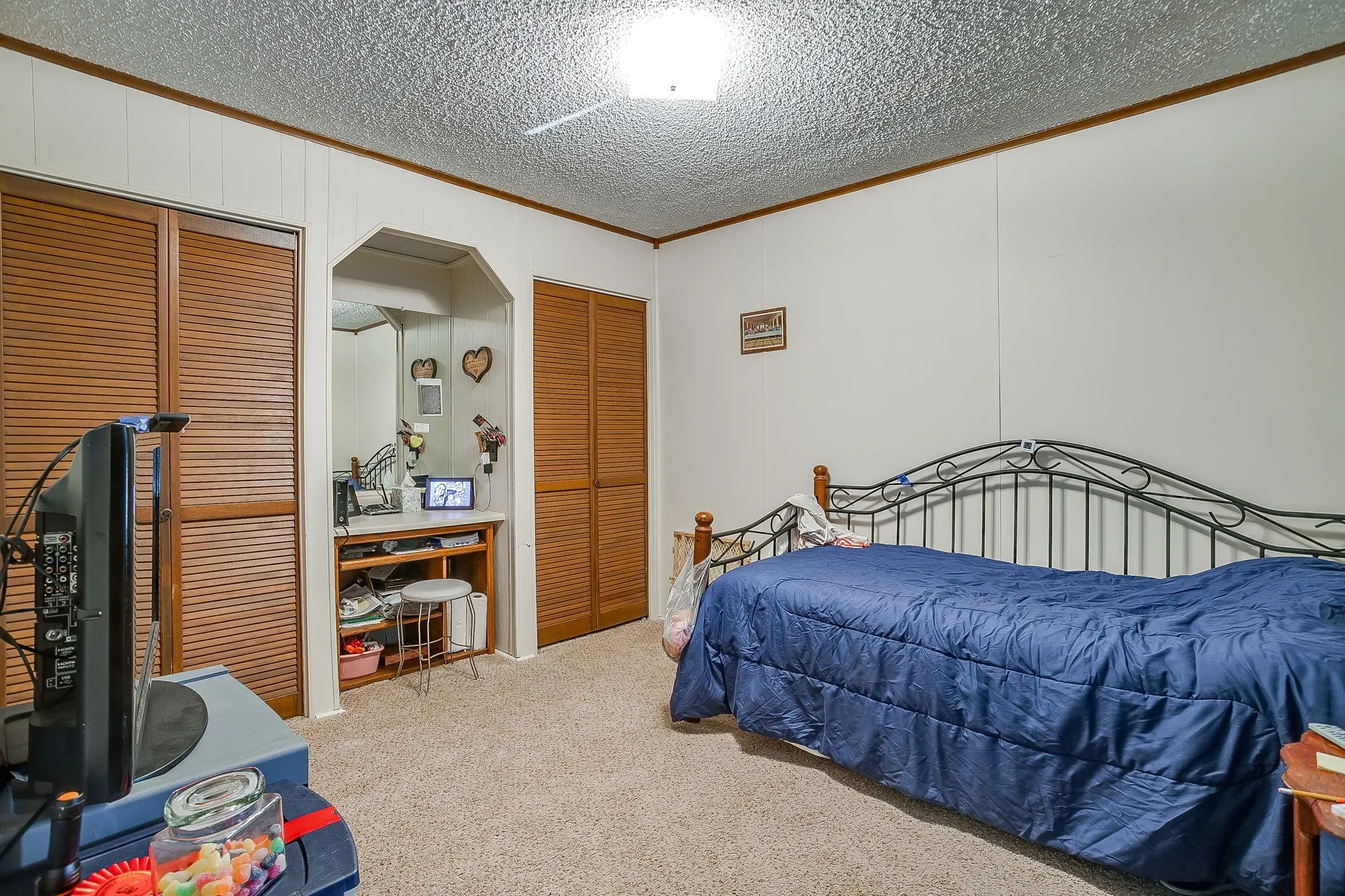 Mobile Home For Sale in Hood County , 201 Brazos Harbor Drive, Granbury, Texas 76048, 2 Bedroom, 2 Bathroom, Garage spaces, 980 Sqft, built in 1984, mls#21375925, Real Estate Agent in Granbury, Homes For Sale in Hood county, Homes For Sale in Granbury, Realtor in Granbury Texas, Real Estate Brokerage Independent Realty Texas, Luminita Cordes Realtor