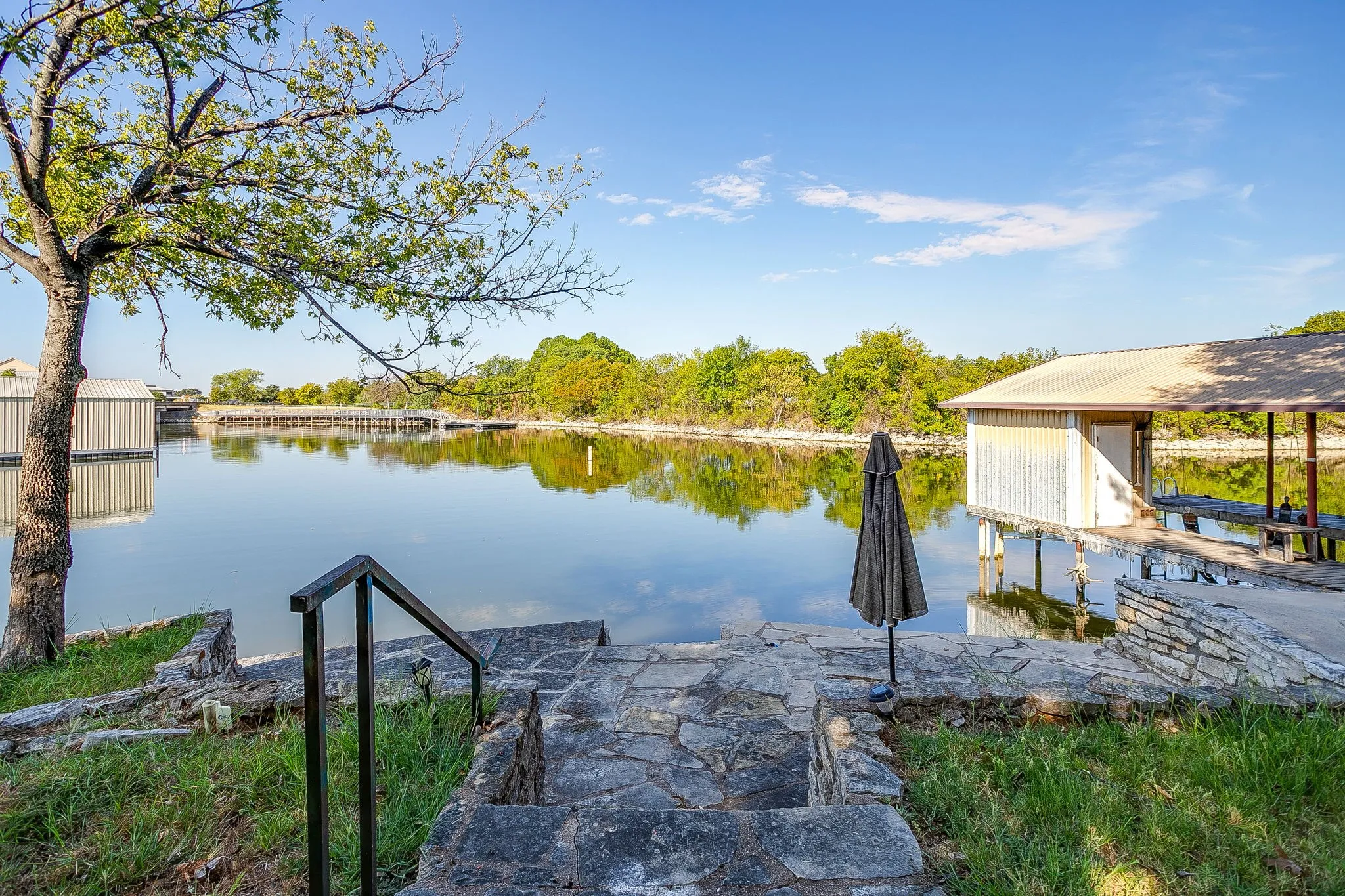 Mobile Home For Sale in Hood County , 201 Brazos Harbor Drive, Granbury, Texas 76048, 2 Bedroom, 2 Bathroom, Garage spaces, 980 Sqft, built in 1984, mls#21375925, Real Estate Agent in Granbury, Homes For Sale in Hood county, Homes For Sale in Granbury, Realtor in Granbury Texas, Real Estate Brokerage Independent Realty Texas, Luminita Cordes Realtor