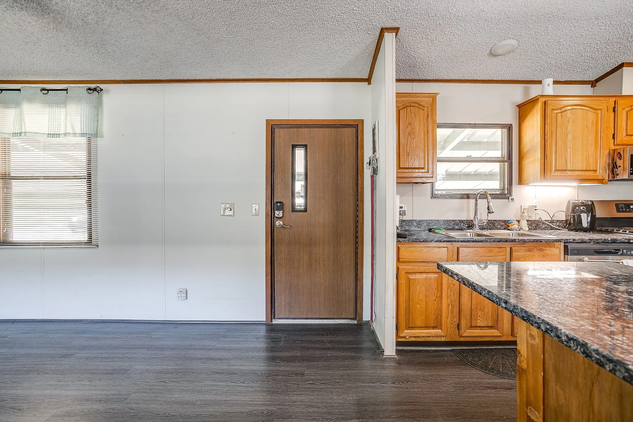 Mobile Home For Sale in Hood County , 201 Brazos Harbor Drive, Granbury, Texas 76048, 2 Bedroom, 2 Bathroom, Garage spaces, 980 Sqft, built in 1984, mls#21375925, Real Estate Agent in Granbury, Homes For Sale in Hood county, Homes For Sale in Granbury, Realtor in Granbury Texas, Real Estate Brokerage Independent Realty Texas, Luminita Cordes Realtor