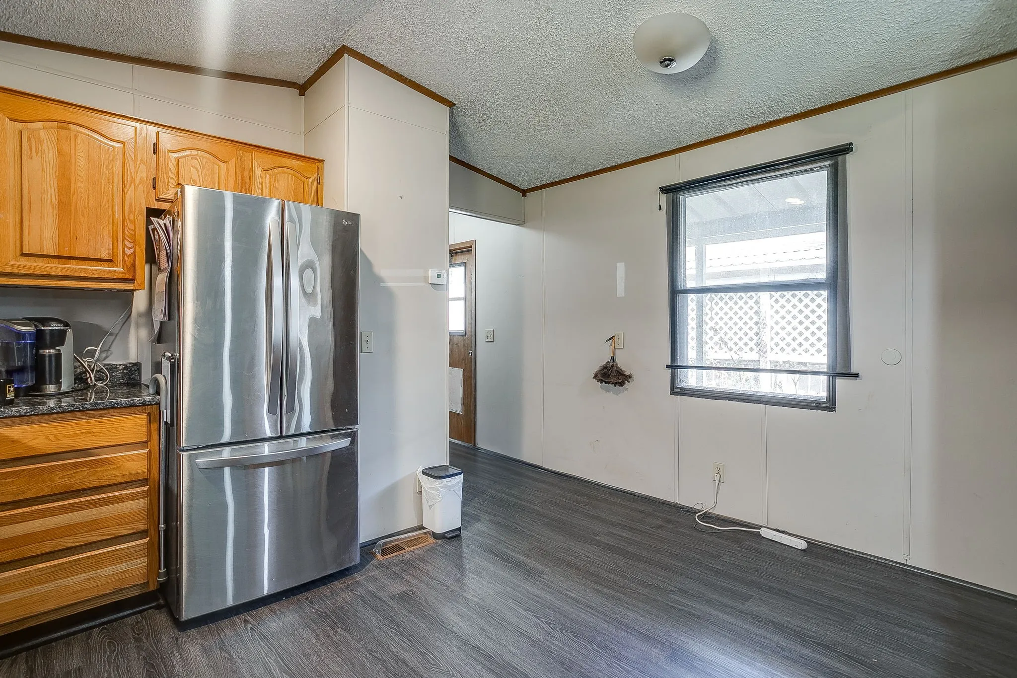 Mobile Home For Sale in Hood County , 201 Brazos Harbor Drive, Granbury, Texas 76048, 2 Bedroom, 2 Bathroom, Garage spaces, 980 Sqft, built in 1984, mls#21375925, Real Estate Agent in Granbury, Homes For Sale in Hood county, Homes For Sale in Granbury, Realtor in Granbury Texas, Real Estate Brokerage Independent Realty Texas, Luminita Cordes Realtor