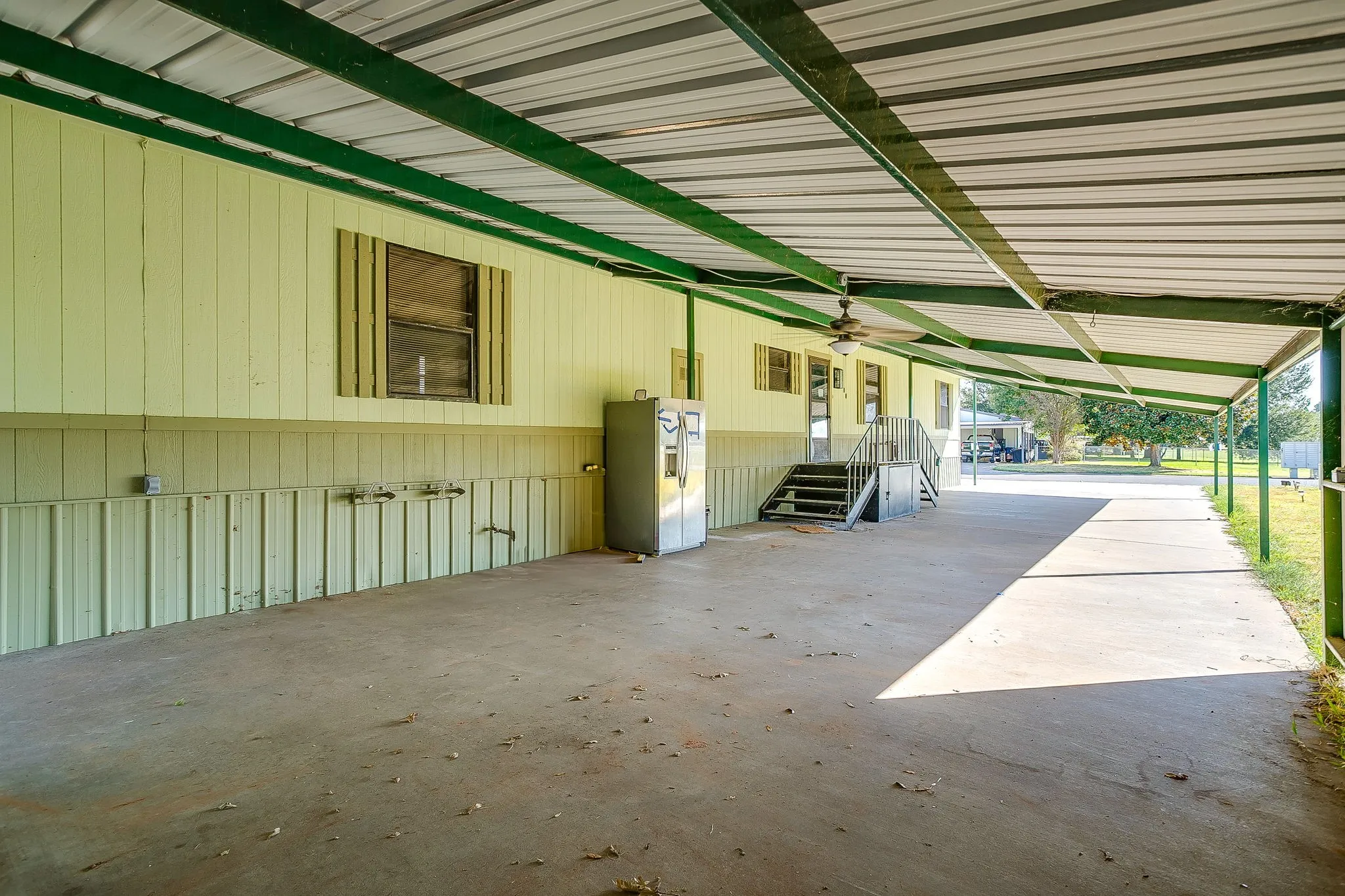 Mobile Home For Sale in Hood County , 201 Brazos Harbor Drive, Granbury, Texas 76048, 2 Bedroom, 2 Bathroom, Garage spaces, 980 Sqft, built in 1984, mls#21375925, Real Estate Agent in Granbury, Homes For Sale in Hood county, Homes For Sale in Granbury, Realtor in Granbury Texas, Real Estate Brokerage Independent Realty Texas, Luminita Cordes Realtor
