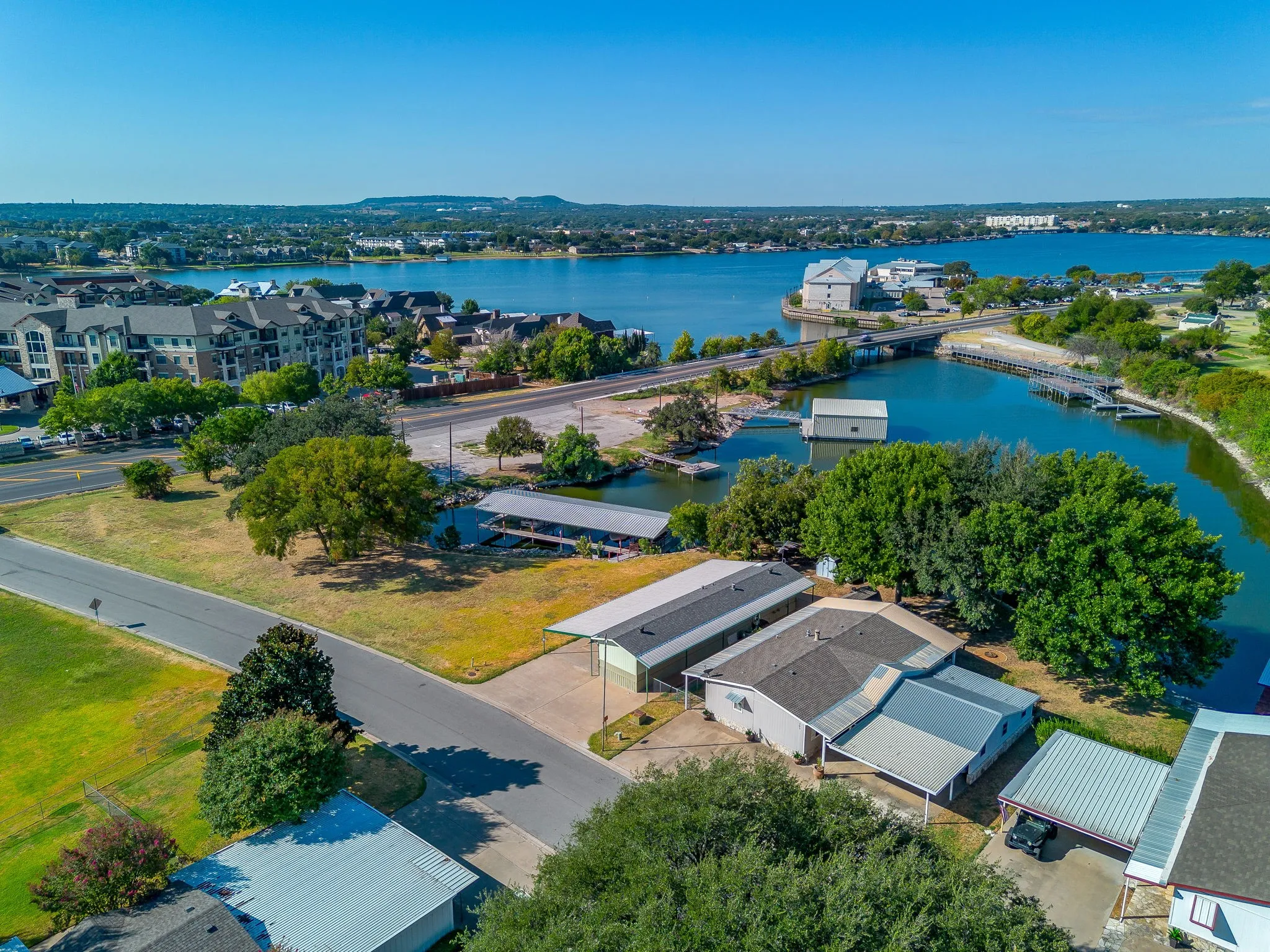 Mobile Home For Sale in Hood County , 201 Brazos Harbor Drive, Granbury, Texas 76048, 2 Bedroom, 2 Bathroom, Garage spaces, 980 Sqft, built in 1984, mls#21375925, Real Estate Agent in Granbury, Homes For Sale in Hood county, Homes For Sale in Granbury, Realtor in Granbury Texas, Real Estate Brokerage Independent Realty Texas, Luminita Cordes Realtor