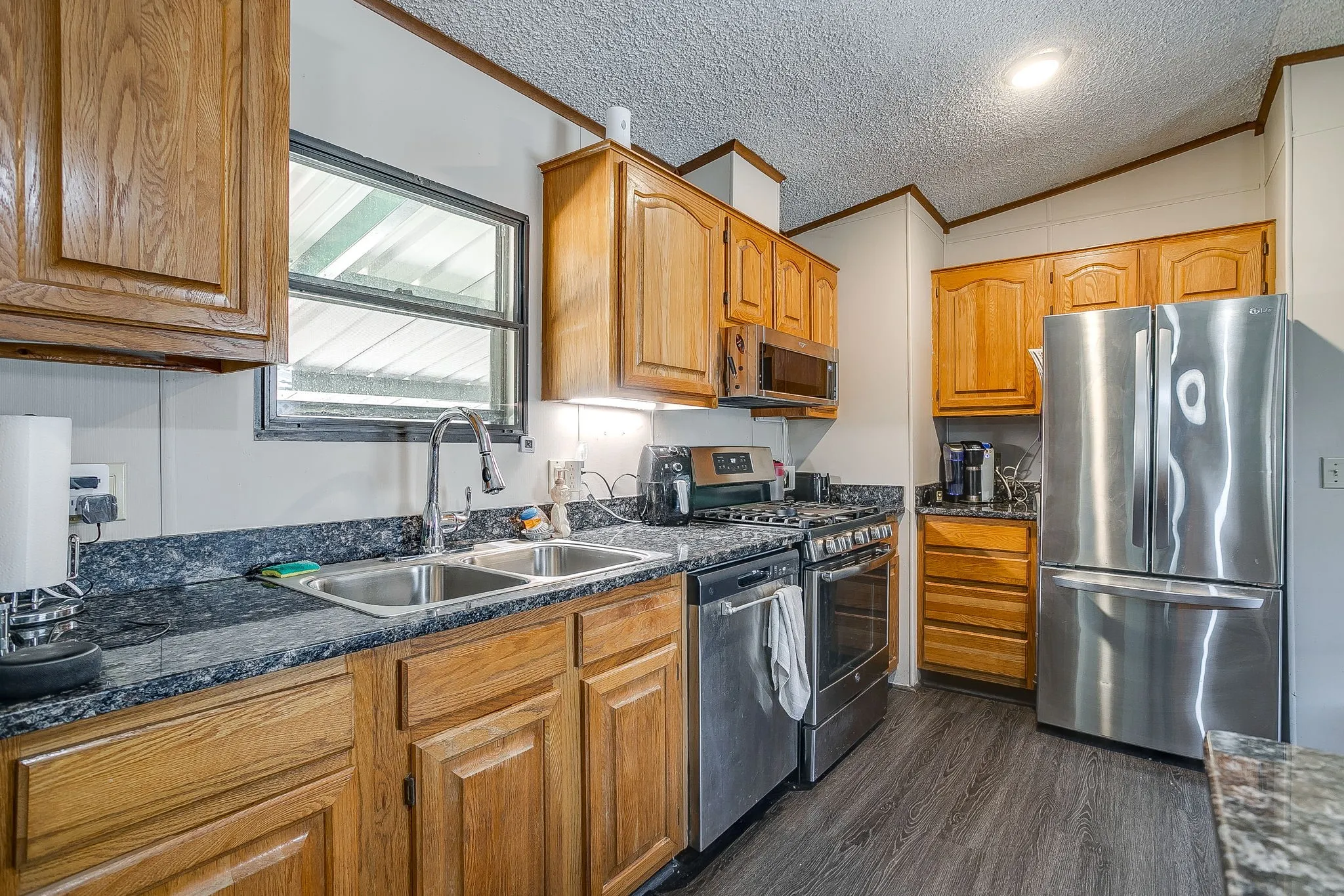 Mobile Home For Sale in Hood County , 201 Brazos Harbor Drive, Granbury, Texas 76048, 2 Bedroom, 2 Bathroom, Garage spaces, 980 Sqft, built in 1984, mls#21375925, Real Estate Agent in Granbury, Homes For Sale in Hood county, Homes For Sale in Granbury, Realtor in Granbury Texas, Real Estate Brokerage Independent Realty Texas, Luminita Cordes Realtor