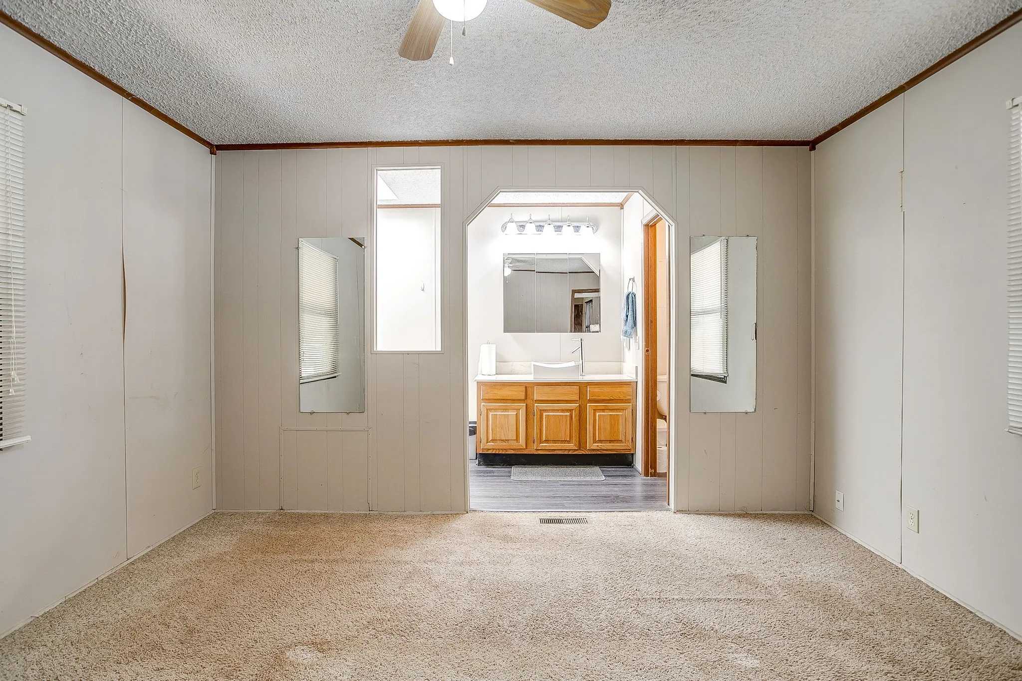 Mobile Home For Sale in Hood County , 201 Brazos Harbor Drive, Granbury, Texas 76048, 2 Bedroom, 2 Bathroom, Garage spaces, 980 Sqft, built in 1984, mls#21375925, Real Estate Agent in Granbury, Homes For Sale in Hood county, Homes For Sale in Granbury, Realtor in Granbury Texas, Real Estate Brokerage Independent Realty Texas, Luminita Cordes Realtor