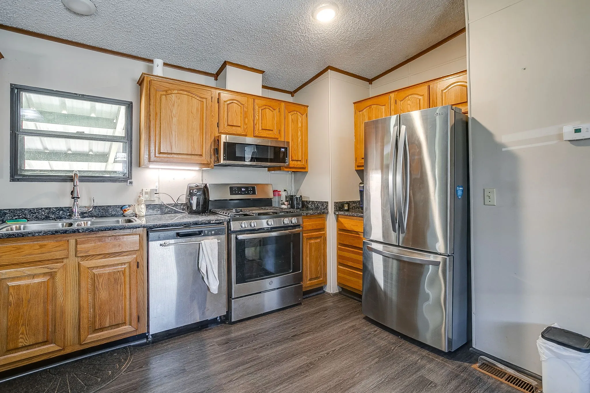 Mobile Home For Sale in Hood County , 201 Brazos Harbor Drive, Granbury, Texas 76048, 2 Bedroom, 2 Bathroom, Garage spaces, 980 Sqft, built in 1984, mls#21375925, Real Estate Agent in Granbury, Homes For Sale in Hood county, Homes For Sale in Granbury, Realtor in Granbury Texas, Real Estate Brokerage Independent Realty Texas, Luminita Cordes Realtor