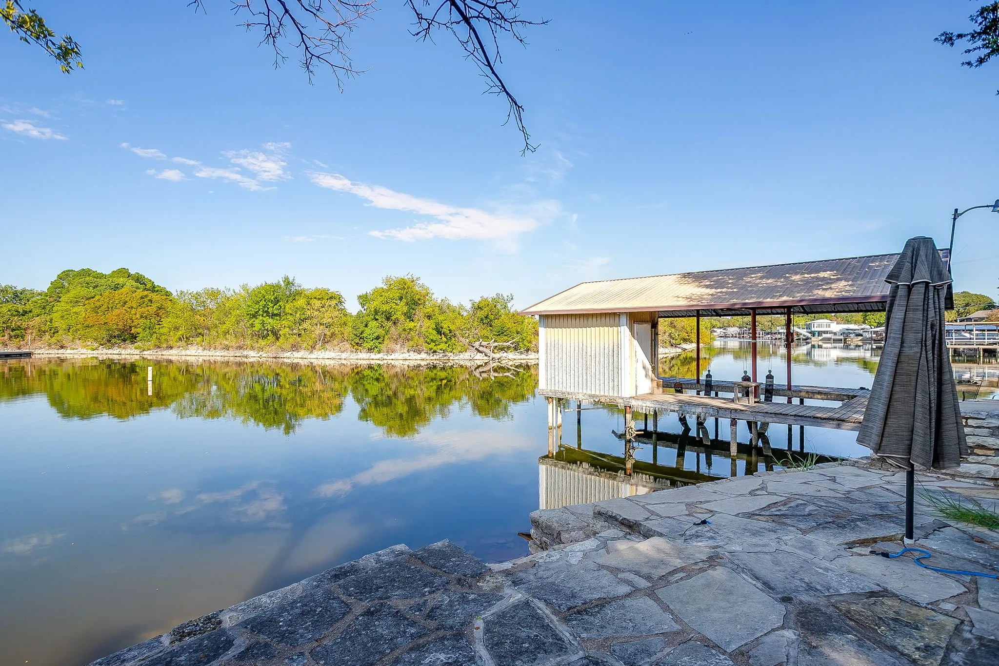 Mobile Home For Sale in Hood County , 201 Brazos Harbor Drive, Granbury, Texas 76048, 2 Bedroom, 2 Bathroom, Garage spaces, 980 Sqft, built in 1984, mls#21375925, Real Estate Agent in Granbury, Homes For Sale in Hood county, Homes For Sale in Granbury, Realtor in Granbury Texas, Real Estate Brokerage Independent Realty Texas, Luminita Cordes Realtor