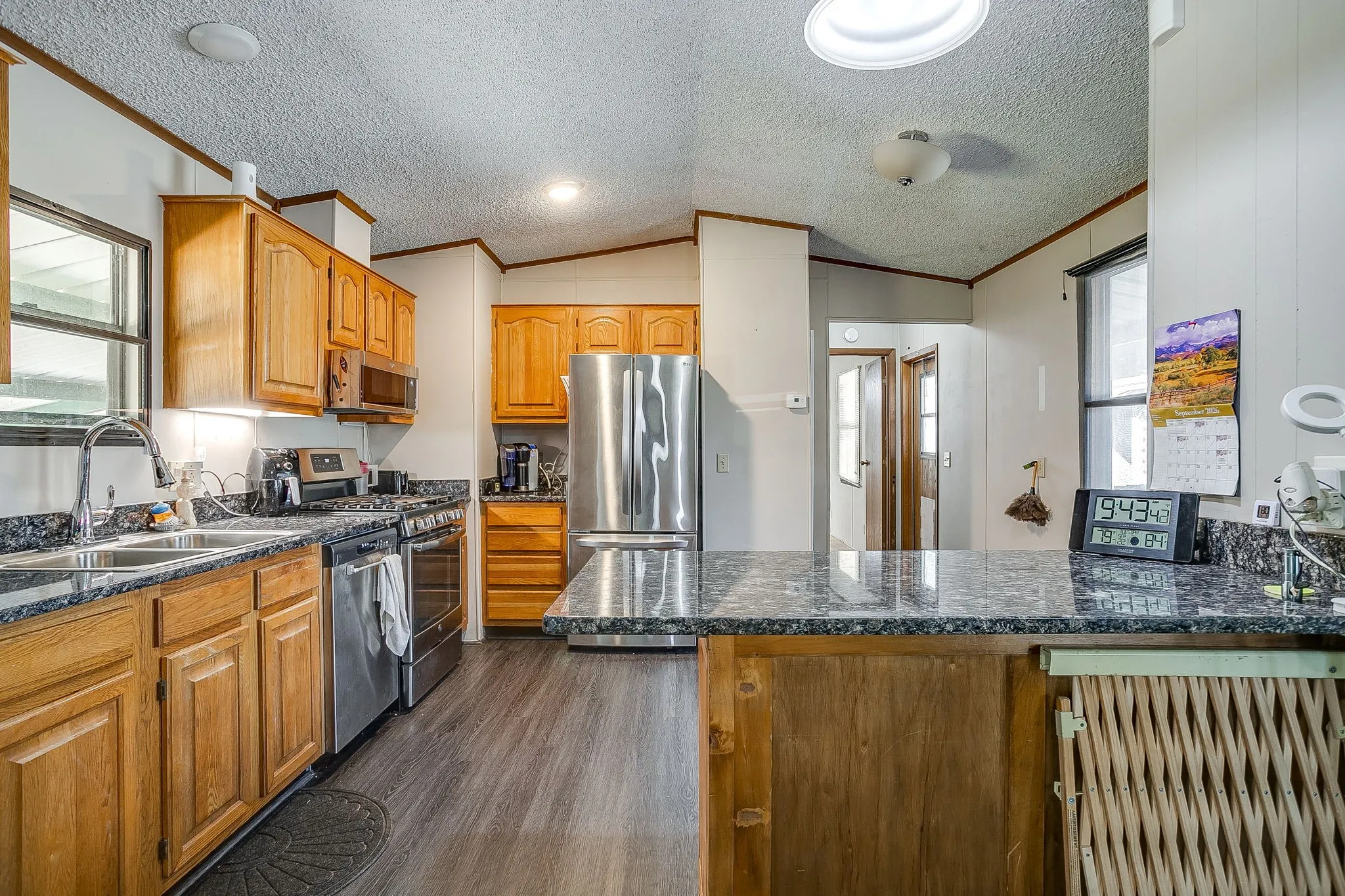 Mobile Home For Sale in Hood County , 201 Brazos Harbor Drive, Granbury, Texas 76048, 2 Bedroom, 2 Bathroom, Garage spaces, 980 Sqft, built in 1984, mls#21375925, Real Estate Agent in Granbury, Homes For Sale in Hood county, Homes For Sale in Granbury, Realtor in Granbury Texas, Real Estate Brokerage Independent Realty Texas, Luminita Cordes Realtor