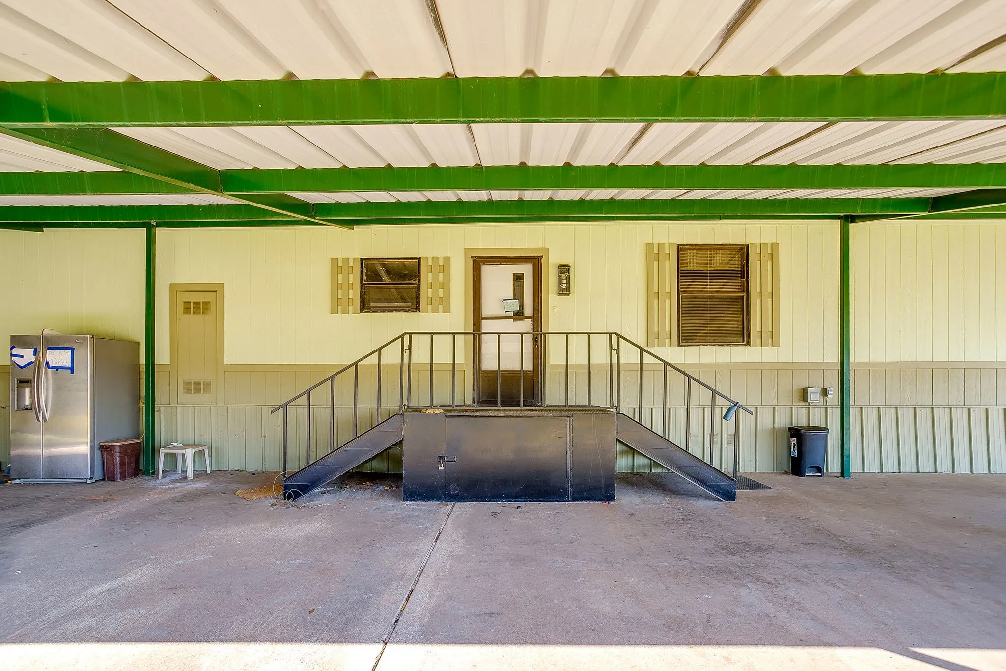 Mobile Home For Sale in Hood County , 201 Brazos Harbor Drive, Granbury, Texas 76048, 2 Bedroom, 2 Bathroom, Garage spaces, 980 Sqft, built in 1984, mls#21375925, Real Estate Agent in Granbury, Homes For Sale in Hood county, Homes For Sale in Granbury, Realtor in Granbury Texas, Real Estate Brokerage Independent Realty Texas, Luminita Cordes Realtor