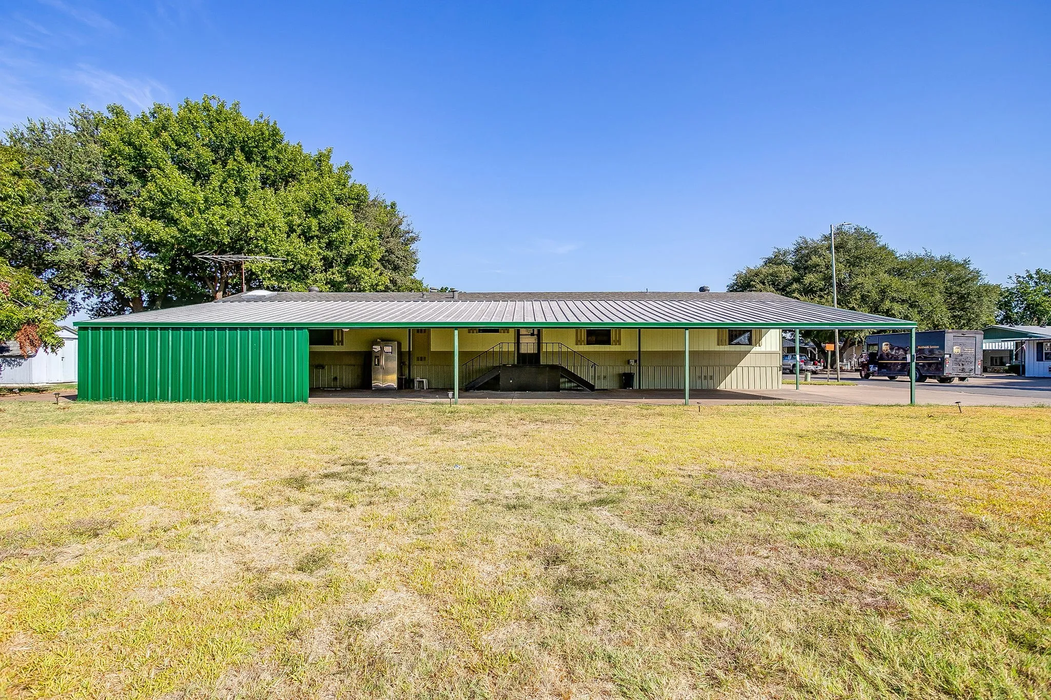 Mobile Home For Sale in Hood County , 201 Brazos Harbor Drive, Granbury, Texas 76048, 2 Bedroom, 2 Bathroom, Garage spaces, 980 Sqft, built in 1984, mls#21375925, Real Estate Agent in Granbury, Homes For Sale in Hood county, Homes For Sale in Granbury, Realtor in Granbury Texas, Real Estate Brokerage Independent Realty Texas, Luminita Cordes Realtor