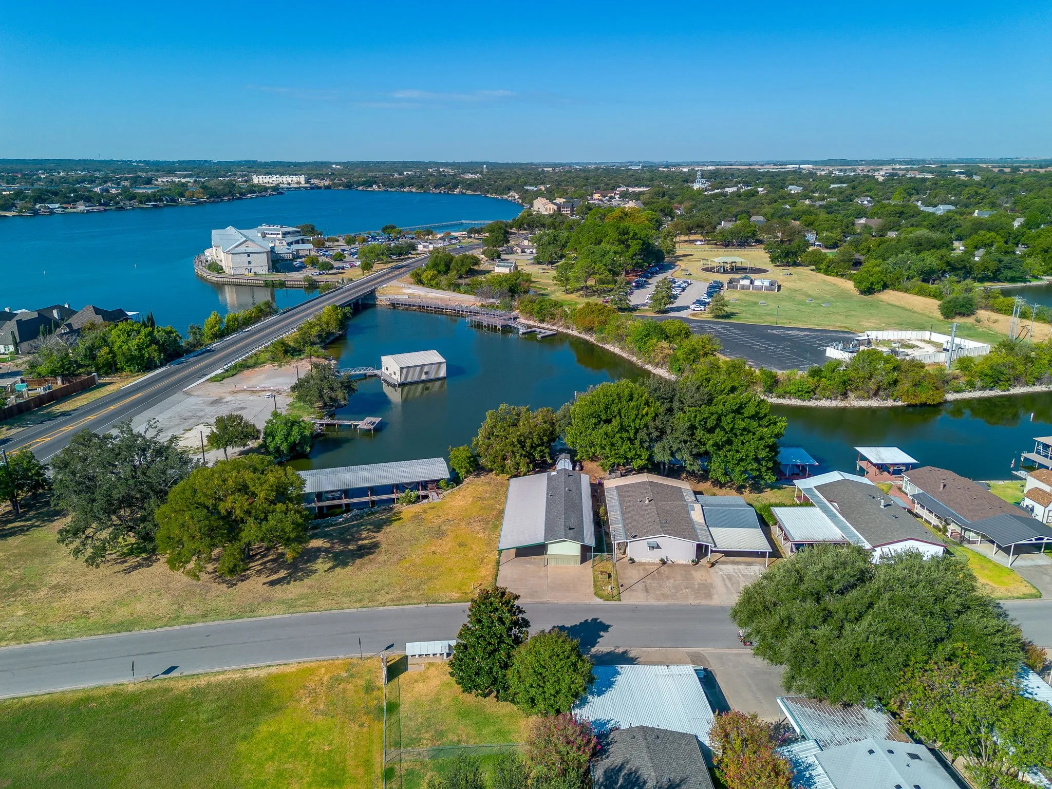 Mobile Home For Sale in Hood County , 201 Brazos Harbor Drive, Granbury, Texas 76048, 2 Bedroom, 2 Bathroom, Garage spaces, 980 Sqft, built in 1984, mls#21375925, Real Estate Agent in Granbury, Homes For Sale in Hood county, Homes For Sale in Granbury, Realtor in Granbury Texas, Real Estate Brokerage Independent Realty Texas, Luminita Cordes Realtor