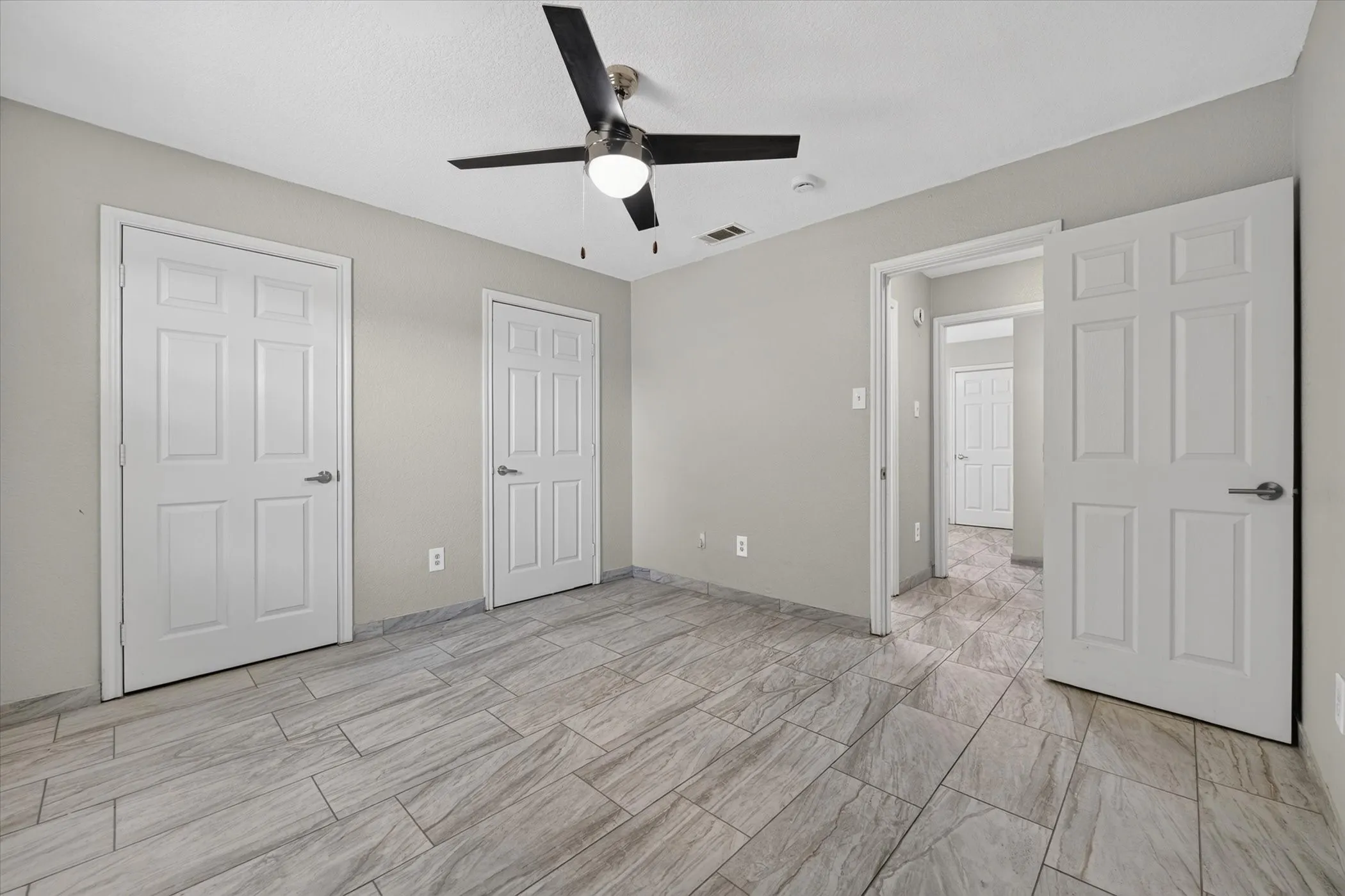 Single Family Residence For Rent in Tarrant County , 5304 Carol Avenue, Fort Worth, Texas 76105, 4 Bedroom, 2 Bathroom, Garage spaces, 1,230 Sqft, built in 2006, mls#21394070, Real Estate Agent in Fort Worth, Homes For Rent in Tarrant county, Homes For Rent in Fort Worth, Realtor in Fort Worth Texas, Real Estate Brokerage Independent Realty Texas, Luminita Cordes Realtor