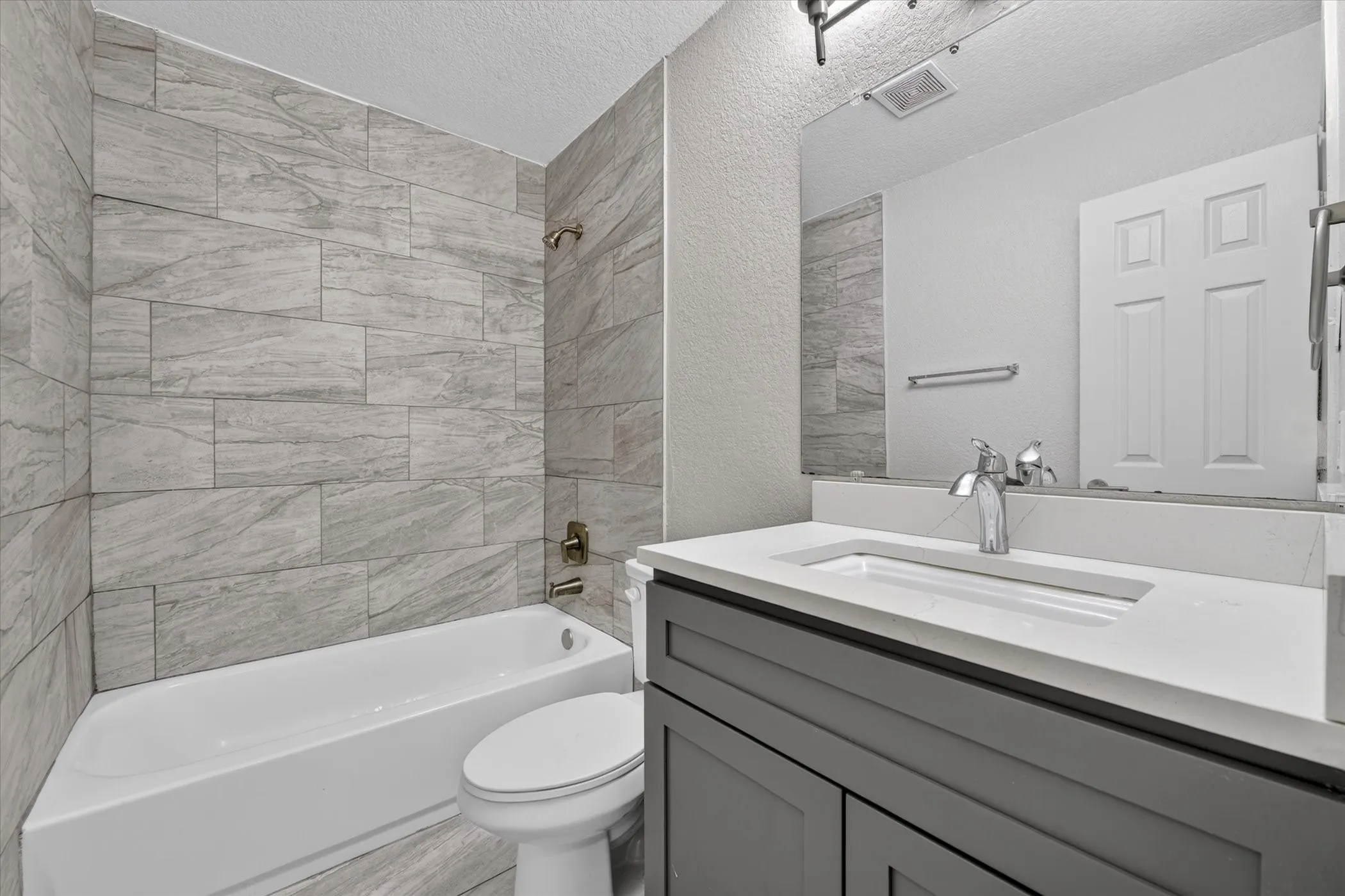 Single Family Residence For Rent in Tarrant County , 5304 Carol Avenue, Fort Worth, Texas 76105, 4 Bedroom, 2 Bathroom, Garage spaces, 1,230 Sqft, built in 2006, mls#21394070, Real Estate Agent in Fort Worth, Homes For Rent in Tarrant county, Homes For Rent in Fort Worth, Realtor in Fort Worth Texas, Real Estate Brokerage Independent Realty Texas, Luminita Cordes Realtor