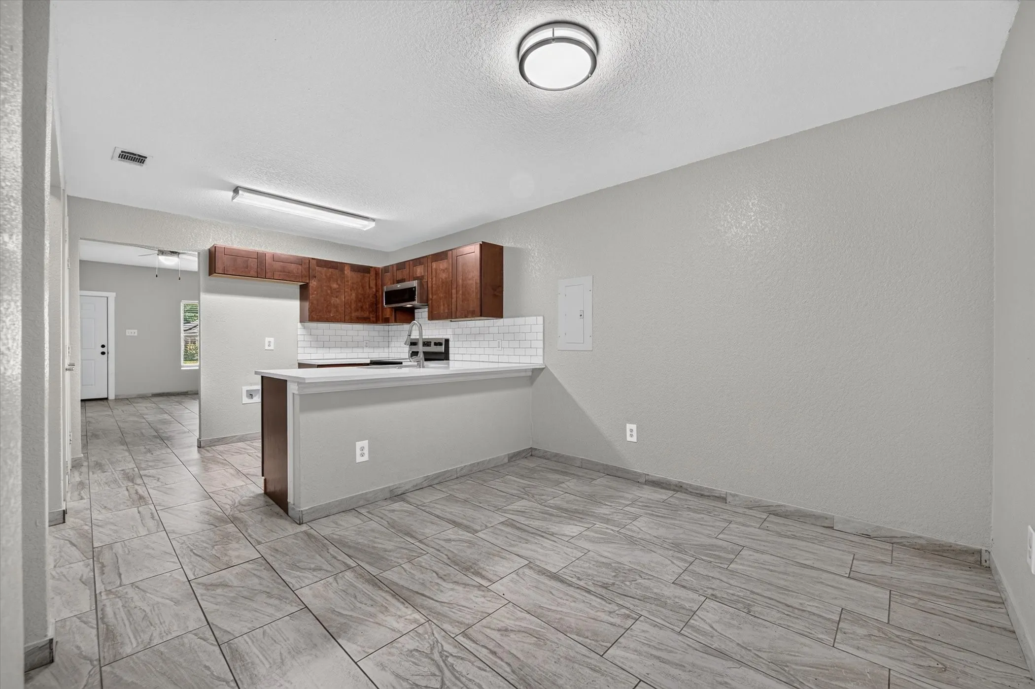 Single Family Residence For Rent in Tarrant County , 5304 Carol Avenue, Fort Worth, Texas 76105, 4 Bedroom, 2 Bathroom, Garage spaces, 1,230 Sqft, built in 2006, mls#21394070, Real Estate Agent in Fort Worth, Homes For Rent in Tarrant county, Homes For Rent in Fort Worth, Realtor in Fort Worth Texas, Real Estate Brokerage Independent Realty Texas, Luminita Cordes Realtor