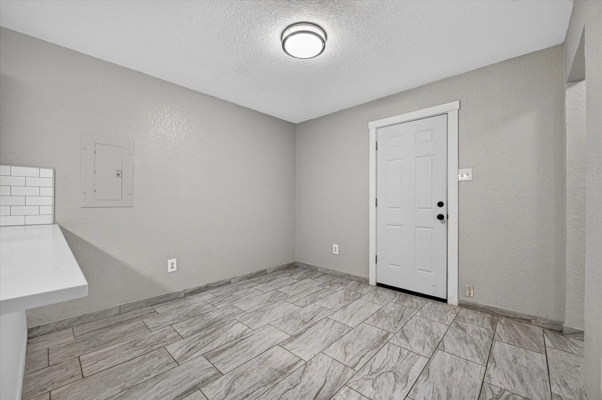 Single Family Residence For Rent in Tarrant County , 5304 Carol Avenue, Fort Worth, Texas 76105, 4 Bedroom, 2 Bathroom, Garage spaces, 1,230 Sqft, built in 2006, mls#21394070, Real Estate Agent in Fort Worth, Homes For Rent in Tarrant county, Homes For Rent in Fort Worth, Realtor in Fort Worth Texas, Real Estate Brokerage Independent Realty Texas, Luminita Cordes Realtor