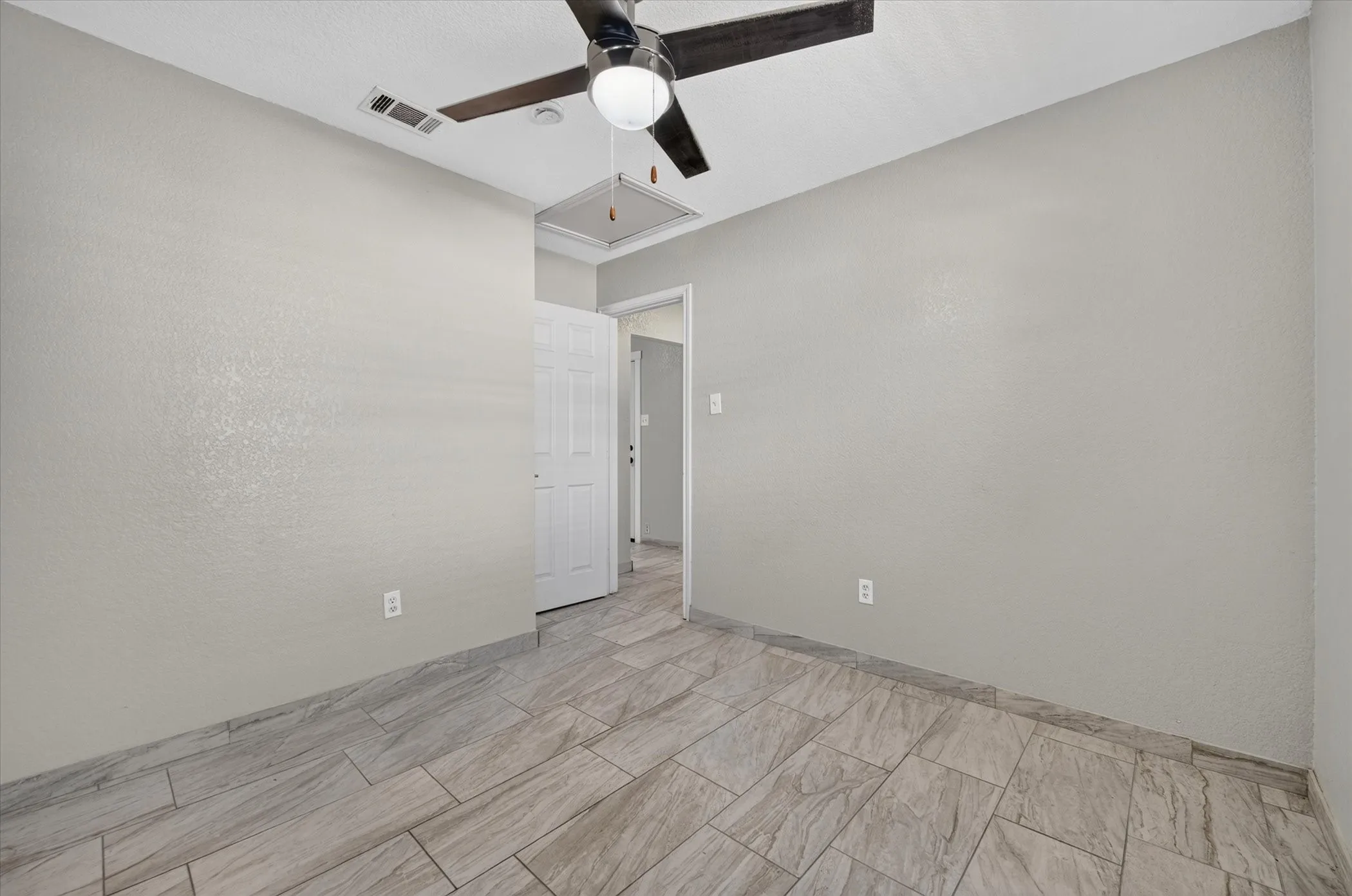 Single Family Residence For Rent in Tarrant County , 5304 Carol Avenue, Fort Worth, Texas 76105, 4 Bedroom, 2 Bathroom, Garage spaces, 1,230 Sqft, built in 2006, mls#21394070, Real Estate Agent in Fort Worth, Homes For Rent in Tarrant county, Homes For Rent in Fort Worth, Realtor in Fort Worth Texas, Real Estate Brokerage Independent Realty Texas, Luminita Cordes Realtor