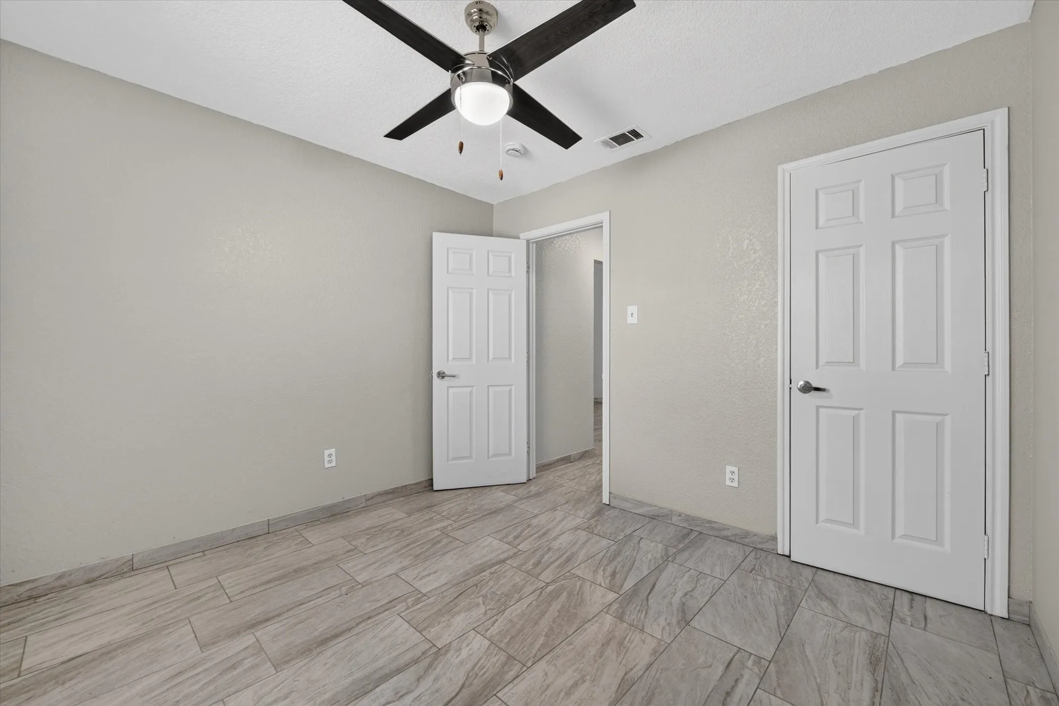 Single Family Residence For Rent in Tarrant County , 5304 Carol Avenue, Fort Worth, Texas 76105, 4 Bedroom, 2 Bathroom, Garage spaces, 1,230 Sqft, built in 2006, mls#21394070, Real Estate Agent in Fort Worth, Homes For Rent in Tarrant county, Homes For Rent in Fort Worth, Realtor in Fort Worth Texas, Real Estate Brokerage Independent Realty Texas, Luminita Cordes Realtor