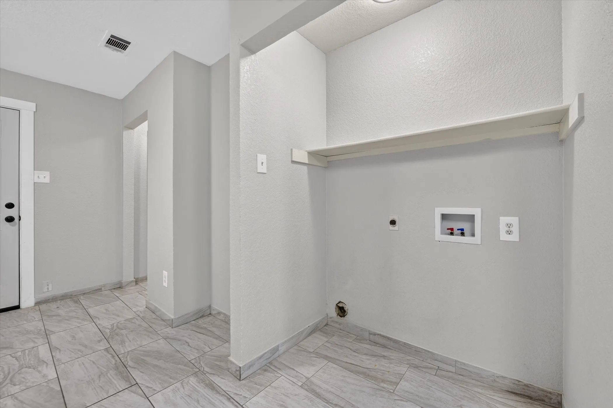 Single Family Residence For Rent in Tarrant County , 5304 Carol Avenue, Fort Worth, Texas 76105, 4 Bedroom, 2 Bathroom, Garage spaces, 1,230 Sqft, built in 2006, mls#21394070, Real Estate Agent in Fort Worth, Homes For Rent in Tarrant county, Homes For Rent in Fort Worth, Realtor in Fort Worth Texas, Real Estate Brokerage Independent Realty Texas, Luminita Cordes Realtor