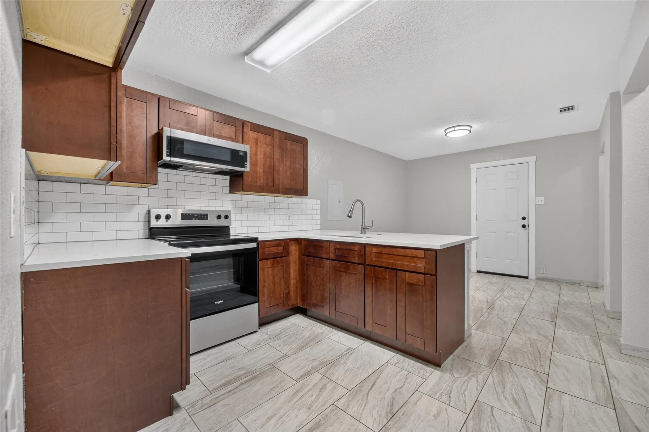 Single Family Residence For Rent in Tarrant County , 5304 Carol Avenue, Fort Worth, Texas 76105, 4 Bedroom, 2 Bathroom, Garage spaces, 1,230 Sqft, built in 2006, mls#21394070, Real Estate Agent in Fort Worth, Homes For Rent in Tarrant county, Homes For Rent in Fort Worth, Realtor in Fort Worth Texas, Real Estate Brokerage Independent Realty Texas, Luminita Cordes Realtor