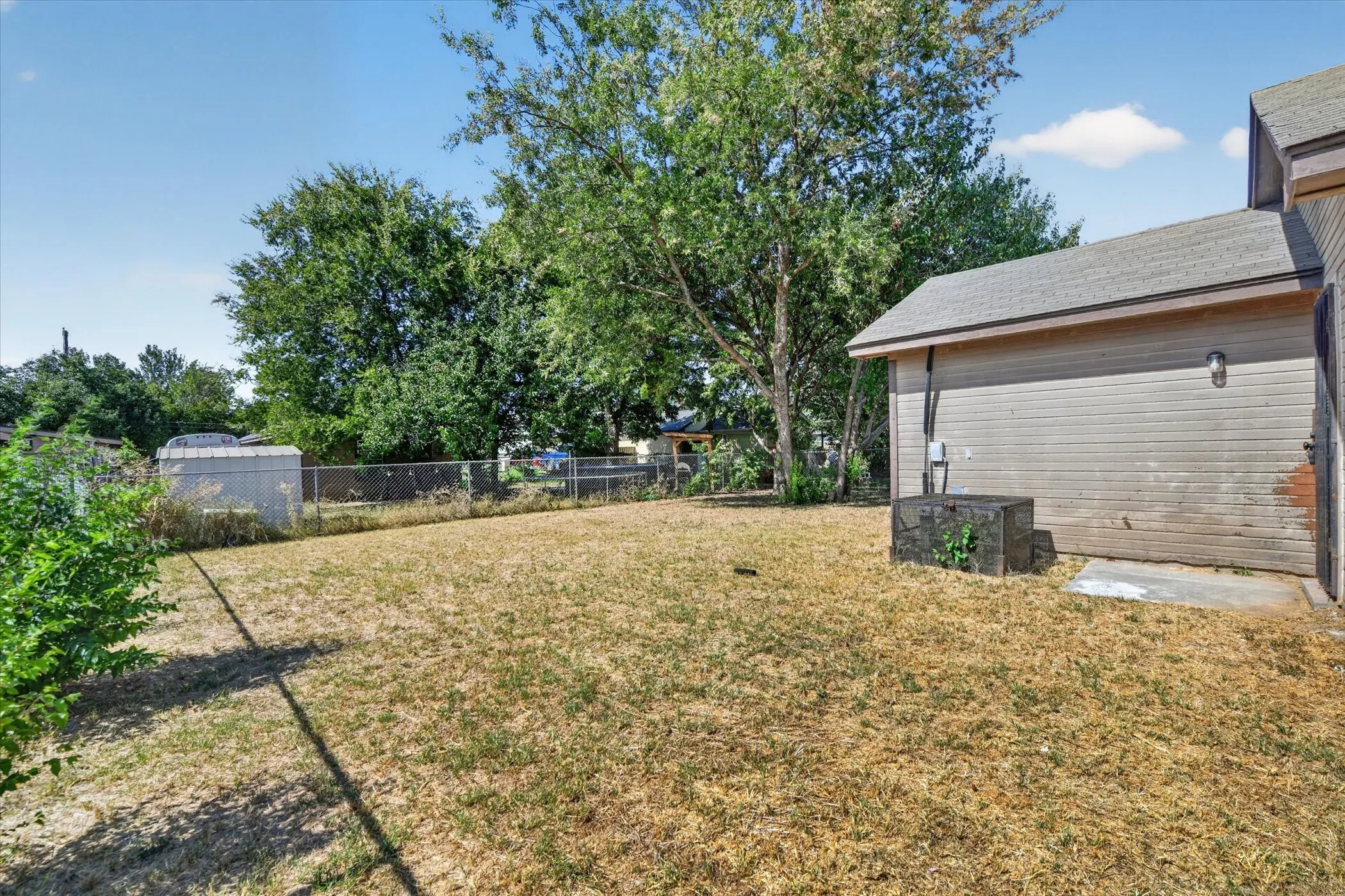 Single Family Residence For Rent in Tarrant County , 5304 Carol Avenue, Fort Worth, Texas 76105, 4 Bedroom, 2 Bathroom, Garage spaces, 1,230 Sqft, built in 2006, mls#21394070, Real Estate Agent in Fort Worth, Homes For Rent in Tarrant county, Homes For Rent in Fort Worth, Realtor in Fort Worth Texas, Real Estate Brokerage Independent Realty Texas, Luminita Cordes Realtor