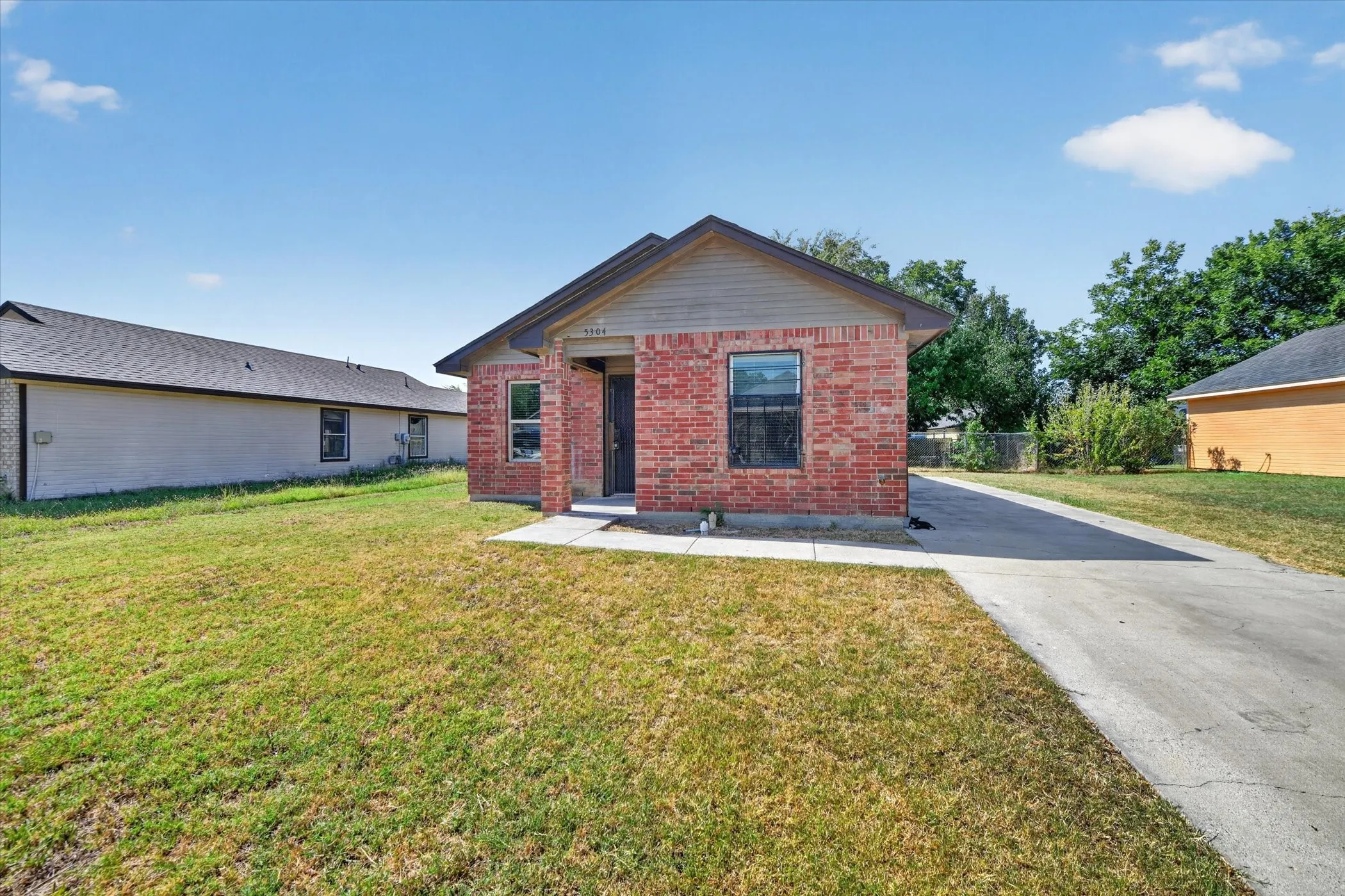 Single Family Residence For Rent in Tarrant County , 5304 Carol Avenue, Fort Worth, Texas 76105, 4 Bedroom, 2 Bathroom, Garage spaces, 1,230 Sqft, built in 2006, mls#21394070, Real Estate Agent in Fort Worth, Homes For Rent in Tarrant county, Homes For Rent in Fort Worth, Realtor in Fort Worth Texas, Real Estate Brokerage Independent Realty Texas, Luminita Cordes Realtor