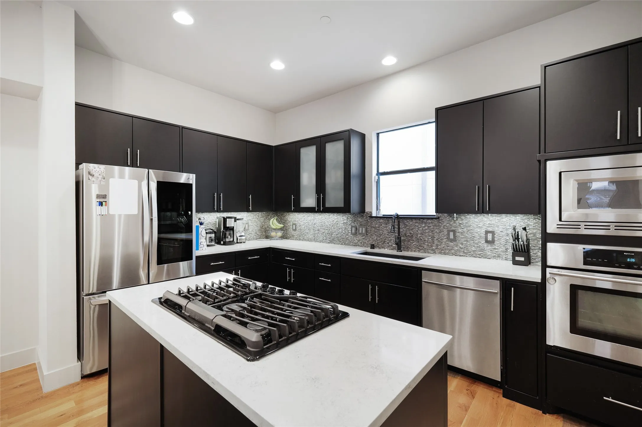 Kitchen W/ Island