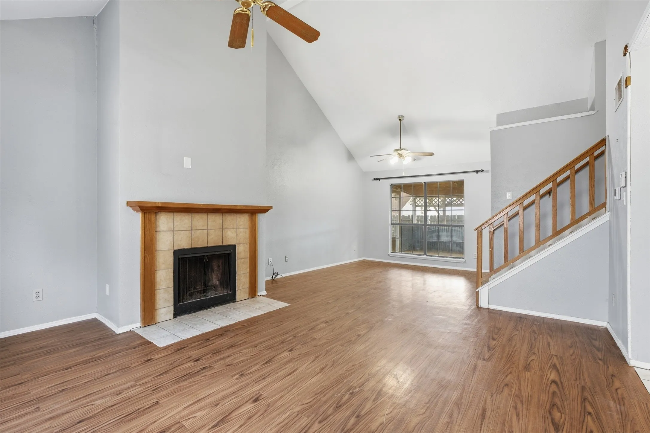 Single Family Residence For Sale in Tarrant County , 3211 Forest Creek Drive, Fort Worth, Texas 76123, 3 Bedroom, 3 Bathroom, 2 Garage spaces, 1,477 Sqft, built in 1987, mls#21393960, Real Estate Agent in Fort Worth, Homes For Sale in Tarrant county, Homes For Sale in Fort Worth, Realtor in Fort Worth Texas, Real Estate Brokerage Independent Realty Texas, Luminita Cordes Realtor
