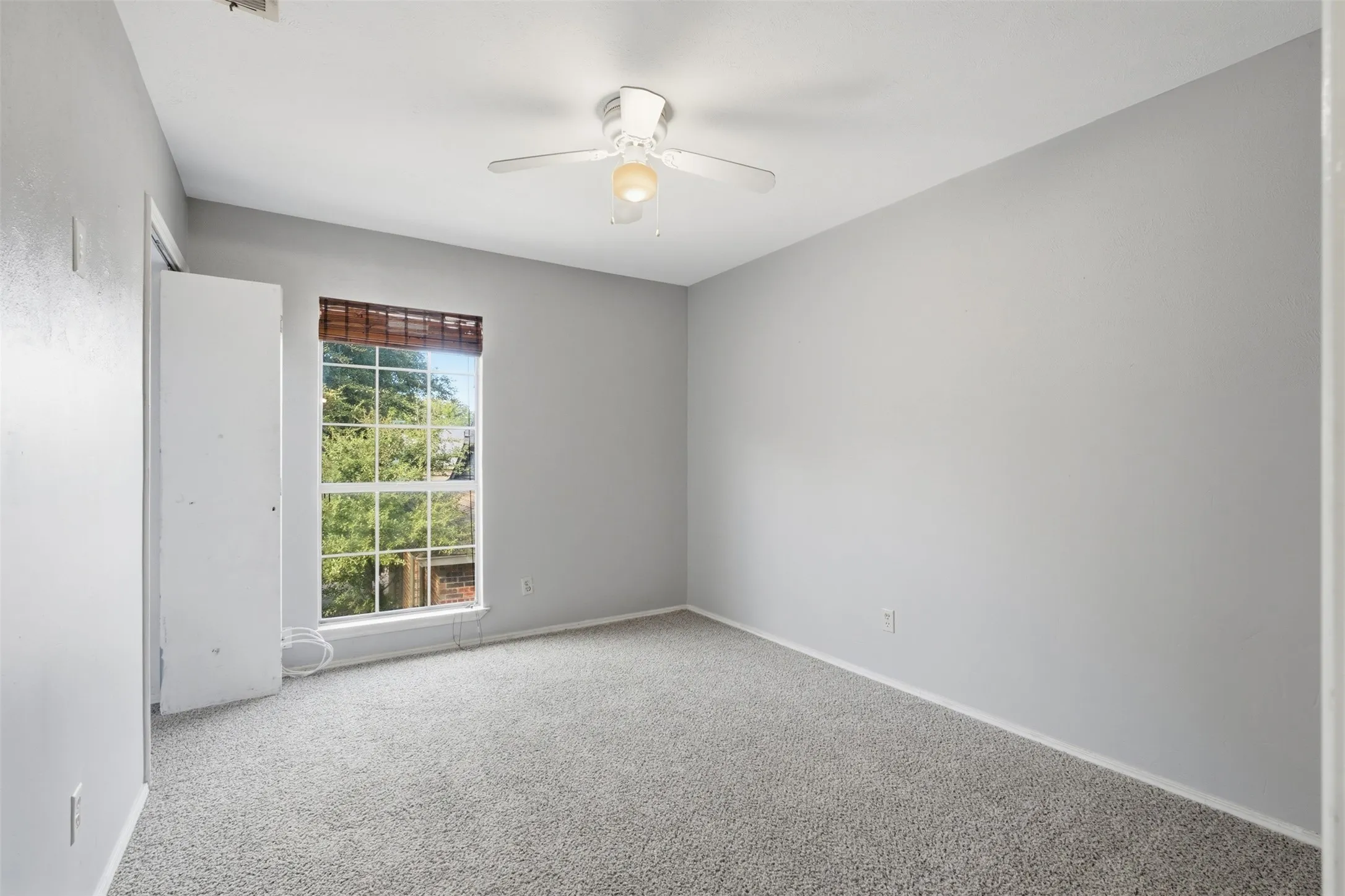 Single Family Residence For Sale in Tarrant County , 3211 Forest Creek Drive, Fort Worth, Texas 76123, 3 Bedroom, 3 Bathroom, 2 Garage spaces, 1,477 Sqft, built in 1987, mls#21393960, Real Estate Agent in Fort Worth, Homes For Sale in Tarrant county, Homes For Sale in Fort Worth, Realtor in Fort Worth Texas, Real Estate Brokerage Independent Realty Texas, Luminita Cordes Realtor