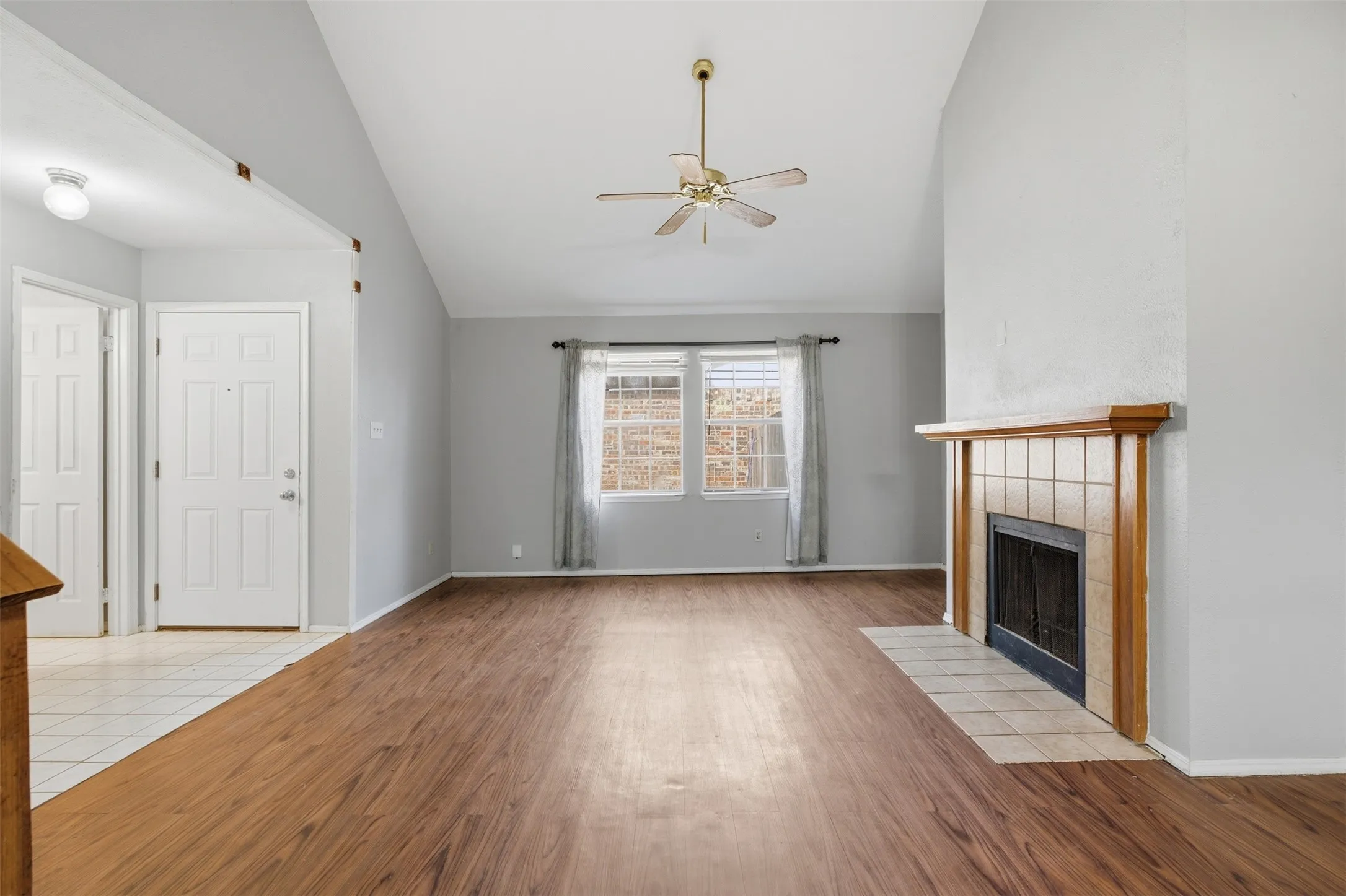 Single Family Residence For Sale in Tarrant County , 3211 Forest Creek Drive, Fort Worth, Texas 76123, 3 Bedroom, 3 Bathroom, 2 Garage spaces, 1,477 Sqft, built in 1987, mls#21393960, Real Estate Agent in Fort Worth, Homes For Sale in Tarrant county, Homes For Sale in Fort Worth, Realtor in Fort Worth Texas, Real Estate Brokerage Independent Realty Texas, Luminita Cordes Realtor