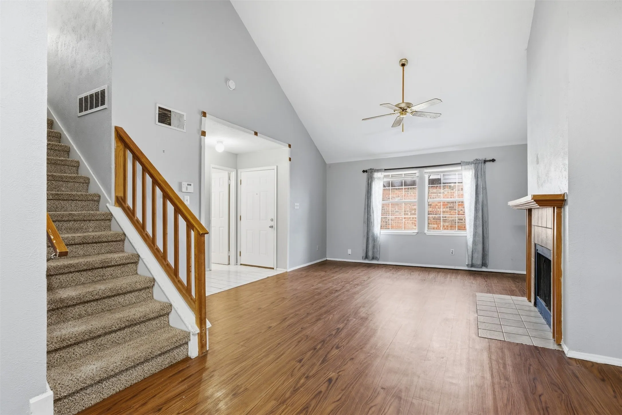 Single Family Residence For Sale in Tarrant County , 3211 Forest Creek Drive, Fort Worth, Texas 76123, 3 Bedroom, 3 Bathroom, 2 Garage spaces, 1,477 Sqft, built in 1987, mls#21393960, Real Estate Agent in Fort Worth, Homes For Sale in Tarrant county, Homes For Sale in Fort Worth, Realtor in Fort Worth Texas, Real Estate Brokerage Independent Realty Texas, Luminita Cordes Realtor