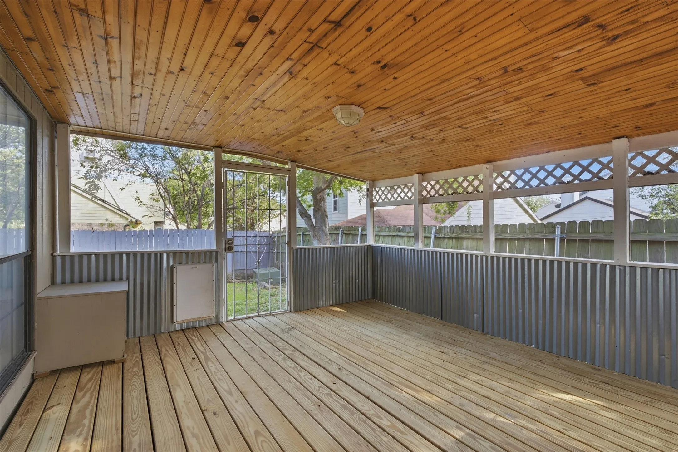 Single Family Residence For Sale in Tarrant County , 3211 Forest Creek Drive, Fort Worth, Texas 76123, 3 Bedroom, 3 Bathroom, 2 Garage spaces, 1,477 Sqft, built in 1987, mls#21393960, Real Estate Agent in Fort Worth, Homes For Sale in Tarrant county, Homes For Sale in Fort Worth, Realtor in Fort Worth Texas, Real Estate Brokerage Independent Realty Texas, Luminita Cordes Realtor