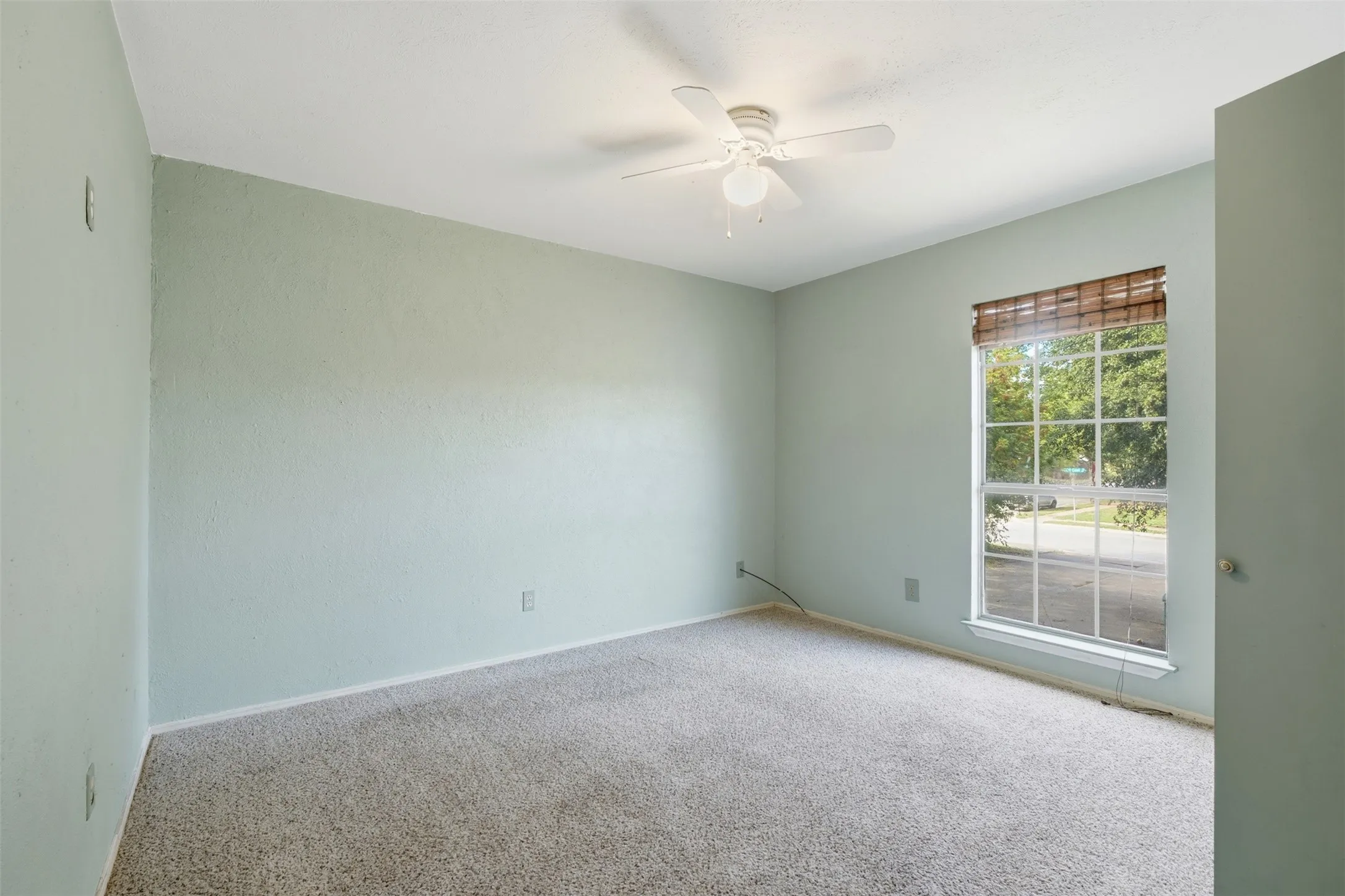 Single Family Residence For Sale in Tarrant County , 3211 Forest Creek Drive, Fort Worth, Texas 76123, 3 Bedroom, 3 Bathroom, 2 Garage spaces, 1,477 Sqft, built in 1987, mls#21393960, Real Estate Agent in Fort Worth, Homes For Sale in Tarrant county, Homes For Sale in Fort Worth, Realtor in Fort Worth Texas, Real Estate Brokerage Independent Realty Texas, Luminita Cordes Realtor