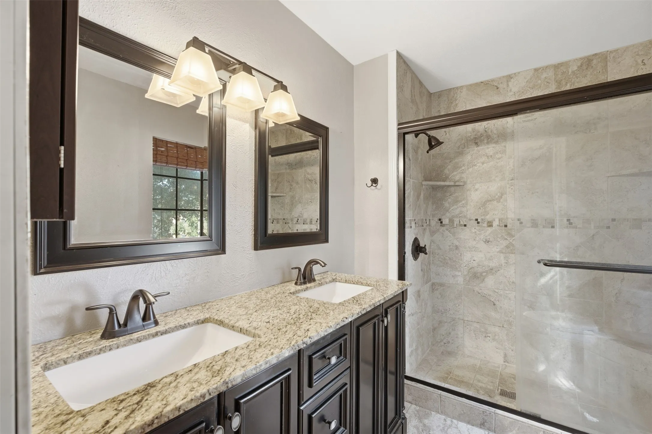 Single Family Residence For Sale in Tarrant County , 3211 Forest Creek Drive, Fort Worth, Texas 76123, 3 Bedroom, 3 Bathroom, 2 Garage spaces, 1,477 Sqft, built in 1987, mls#21393960, Real Estate Agent in Fort Worth, Homes For Sale in Tarrant county, Homes For Sale in Fort Worth, Realtor in Fort Worth Texas, Real Estate Brokerage Independent Realty Texas, Luminita Cordes Realtor