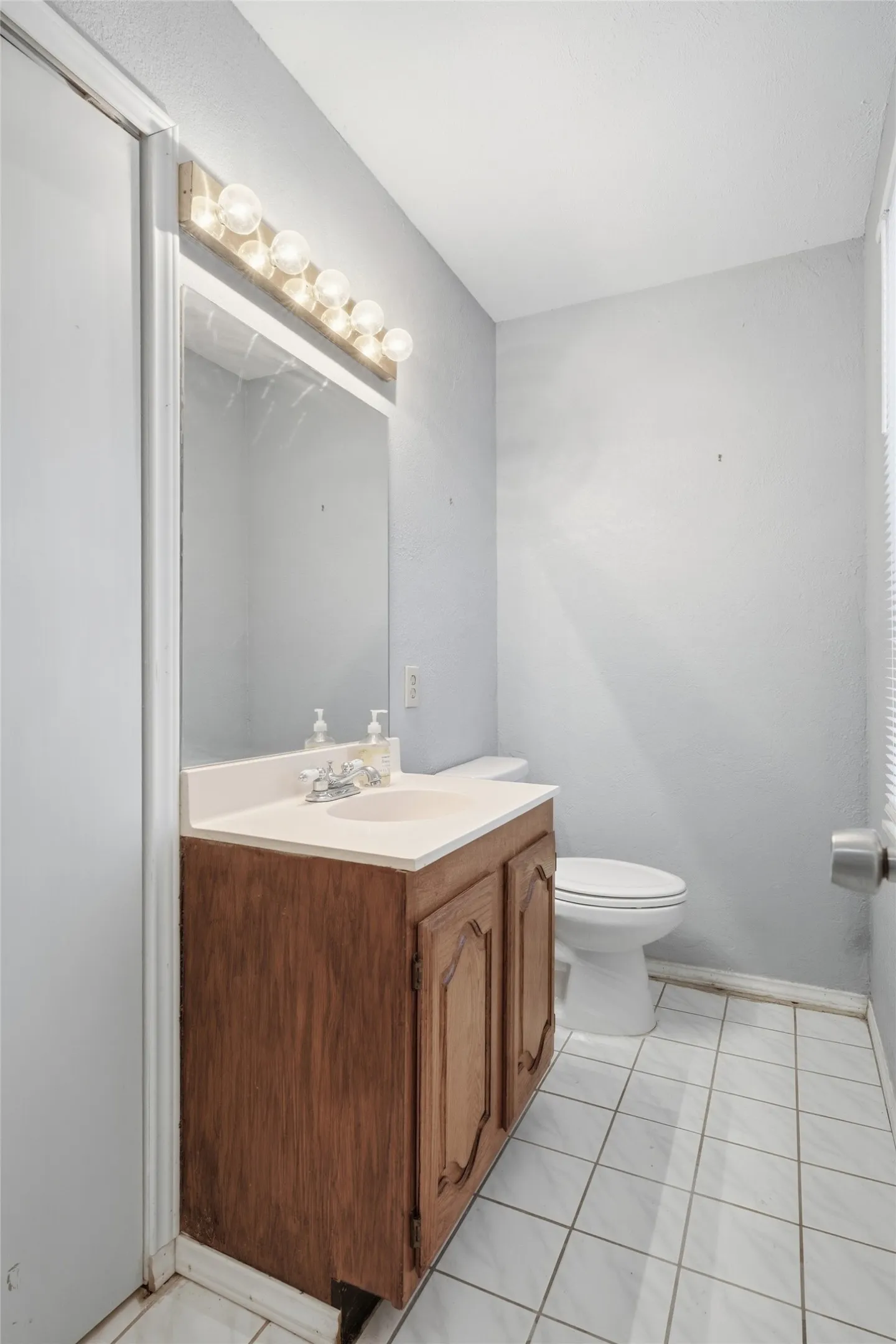 Single Family Residence For Sale in Tarrant County , 3211 Forest Creek Drive, Fort Worth, Texas 76123, 3 Bedroom, 3 Bathroom, 2 Garage spaces, 1,477 Sqft, built in 1987, mls#21393960, Real Estate Agent in Fort Worth, Homes For Sale in Tarrant county, Homes For Sale in Fort Worth, Realtor in Fort Worth Texas, Real Estate Brokerage Independent Realty Texas, Luminita Cordes Realtor