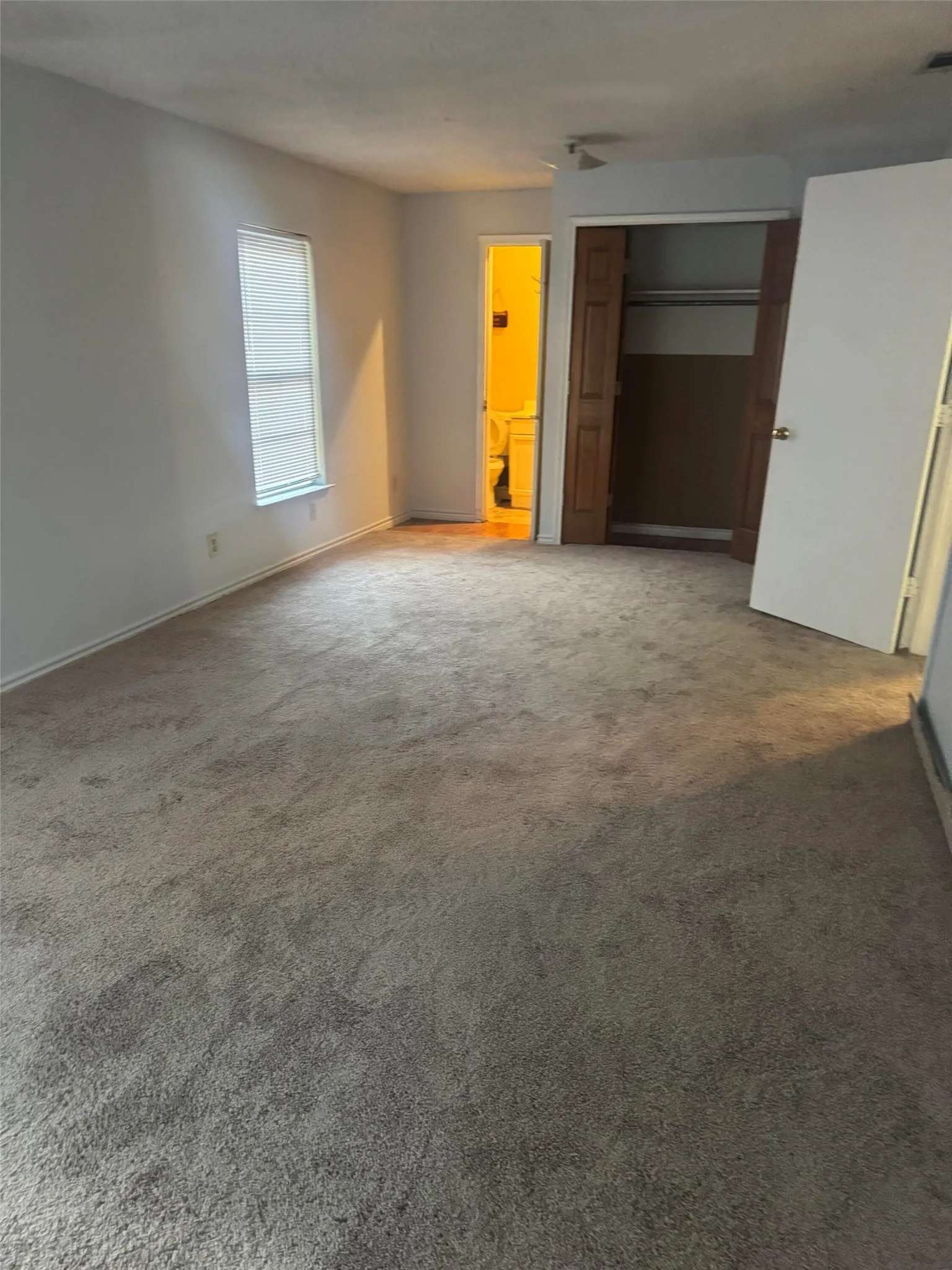 Single Family Residence For Sale in Dallas County , 803 N Joe Wilson Road, Cedar Hill, Texas 75104, 3 Bedroom, 2 Bathroom, Garage spaces, 1,700 Sqft, built in 1940, mls#21394084, Real Estate Agent in Cedar Hill, Homes For Sale in Dallas county, Homes For Sale in Cedar Hill, Realtor in Cedar Hill Texas, Real Estate Brokerage Independent Realty Texas, Luminita Cordes Realtor