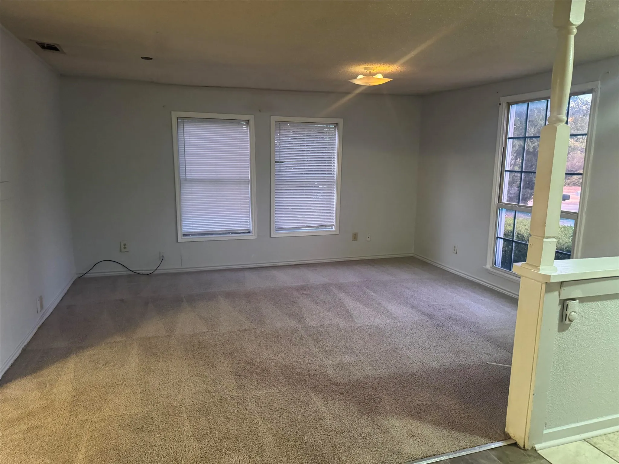 Single Family Residence For Sale in Dallas County , 803 N Joe Wilson Road, Cedar Hill, Texas 75104, 3 Bedroom, 2 Bathroom, Garage spaces, 1,700 Sqft, built in 1940, mls#21394084, Real Estate Agent in Cedar Hill, Homes For Sale in Dallas county, Homes For Sale in Cedar Hill, Realtor in Cedar Hill Texas, Real Estate Brokerage Independent Realty Texas, Luminita Cordes Realtor