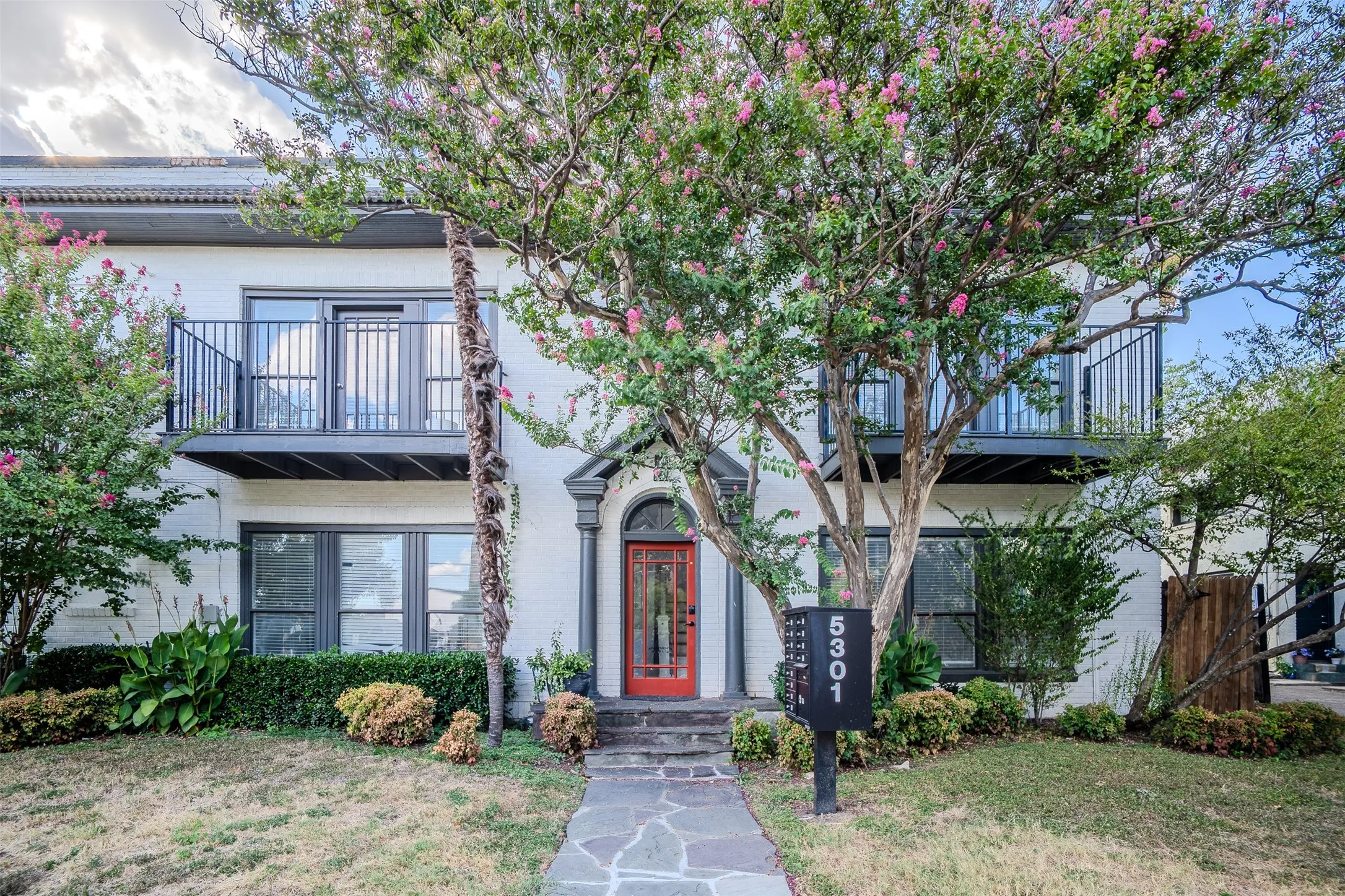 Apartment For Rent in Dallas County , 5305 Reiger Avenue 6, Dallas, Texas 75214, 0, 1 Bathroom, Garage spaces, 525 Sqft, built in 1927, mls#21394096, Real Estate Agent in Dallas, Homes For Rent in Dallas county, Homes For Rent in Dallas, Realtor in Dallas Texas, Real Estate Brokerage Independent Realty Texas, Luminita Cordes Realtor