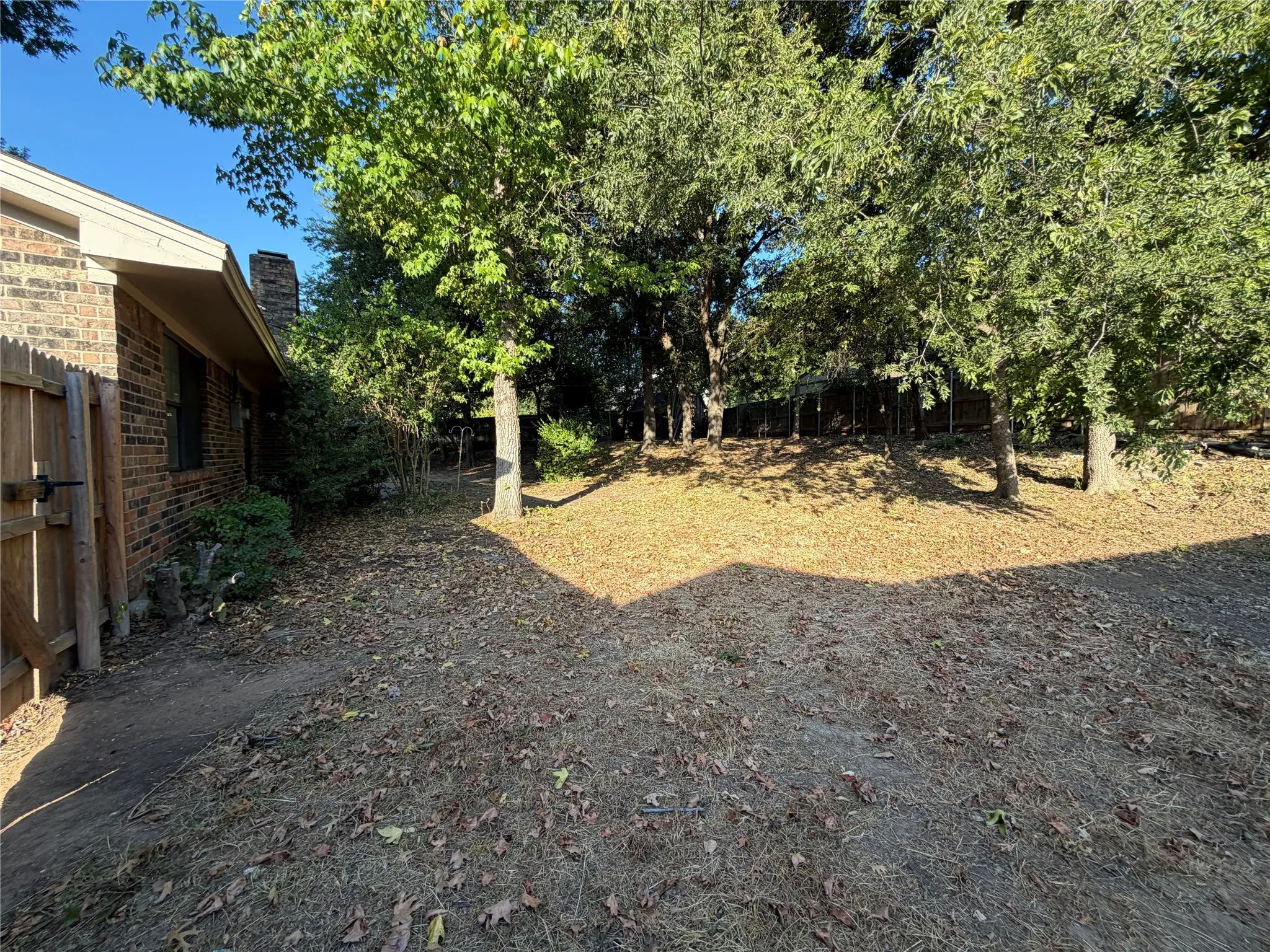 Single Family Residence For Rent in Hood County , 6203 Circo Drive, De Cordova, Texas 76049, 3 Bedroom, 2 Bathroom, 2 Garage spaces, 1,905 Sqft, built in 1978, mls#21393297, Real Estate Agent in De Cordova, Homes For Rent in Hood county, Homes For Rent in De Cordova, Realtor in De Cordova Texas, Real Estate Brokerage Independent Realty Texas, Luminita Cordes Realtor