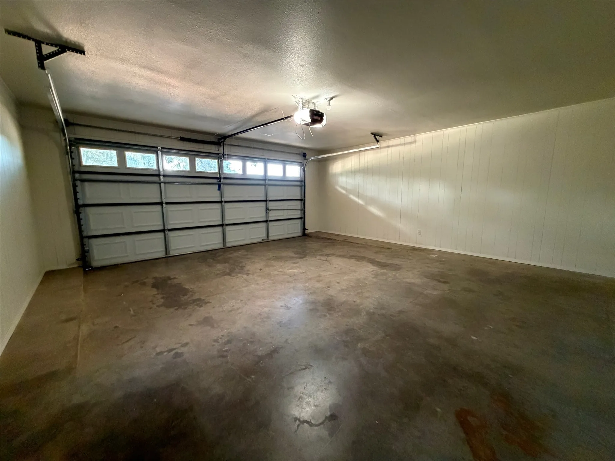 Single Family Residence For Rent in Hood County , 6203 Circo Drive, De Cordova, Texas 76049, 3 Bedroom, 2 Bathroom, 2 Garage spaces, 1,905 Sqft, built in 1978, mls#21393297, Real Estate Agent in De Cordova, Homes For Rent in Hood county, Homes For Rent in De Cordova, Realtor in De Cordova Texas, Real Estate Brokerage Independent Realty Texas, Luminita Cordes Realtor