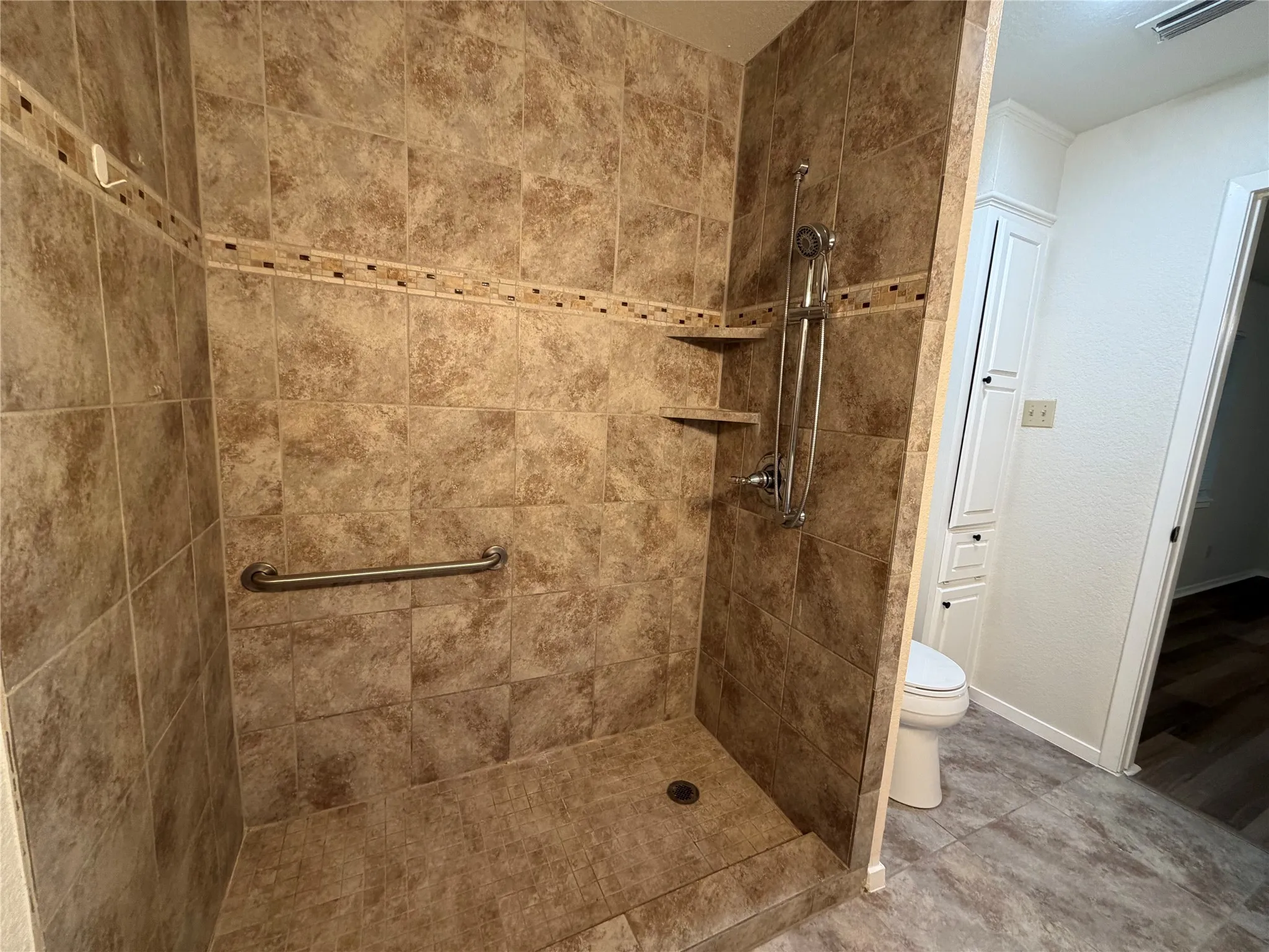 Single Family Residence For Rent in Hood County , 6203 Circo Drive, De Cordova, Texas 76049, 3 Bedroom, 2 Bathroom, 2 Garage spaces, 1,905 Sqft, built in 1978, mls#21393297, Real Estate Agent in De Cordova, Homes For Rent in Hood county, Homes For Rent in De Cordova, Realtor in De Cordova Texas, Real Estate Brokerage Independent Realty Texas, Luminita Cordes Realtor