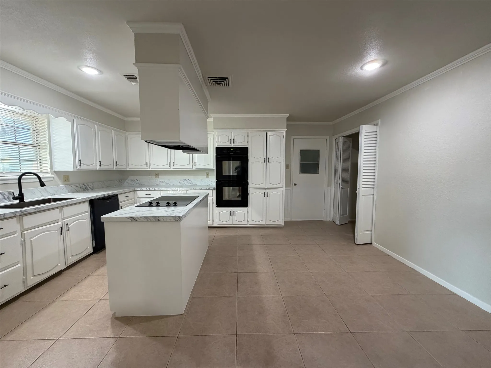 Single Family Residence For Rent in Hood County , 6203 Circo Drive, De Cordova, Texas 76049, 3 Bedroom, 2 Bathroom, 2 Garage spaces, 1,905 Sqft, built in 1978, mls#21393297, Real Estate Agent in De Cordova, Homes For Rent in Hood county, Homes For Rent in De Cordova, Realtor in De Cordova Texas, Real Estate Brokerage Independent Realty Texas, Luminita Cordes Realtor