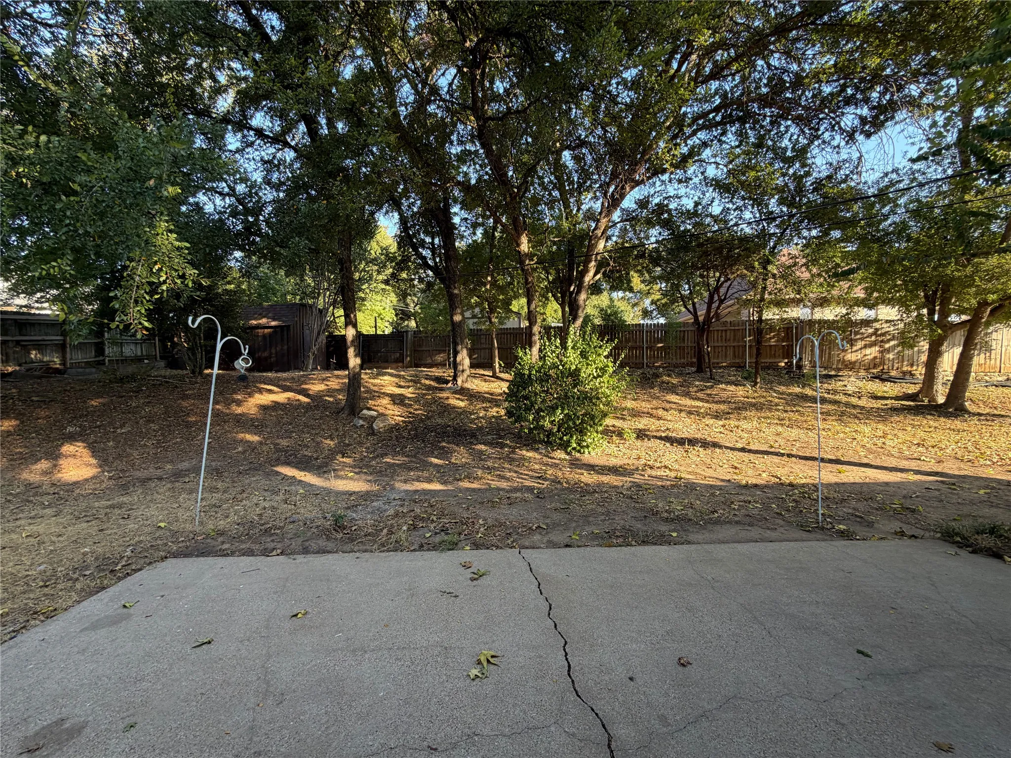 Single Family Residence For Rent in Hood County , 6203 Circo Drive, De Cordova, Texas 76049, 3 Bedroom, 2 Bathroom, 2 Garage spaces, 1,905 Sqft, built in 1978, mls#21393297, Real Estate Agent in De Cordova, Homes For Rent in Hood county, Homes For Rent in De Cordova, Realtor in De Cordova Texas, Real Estate Brokerage Independent Realty Texas, Luminita Cordes Realtor